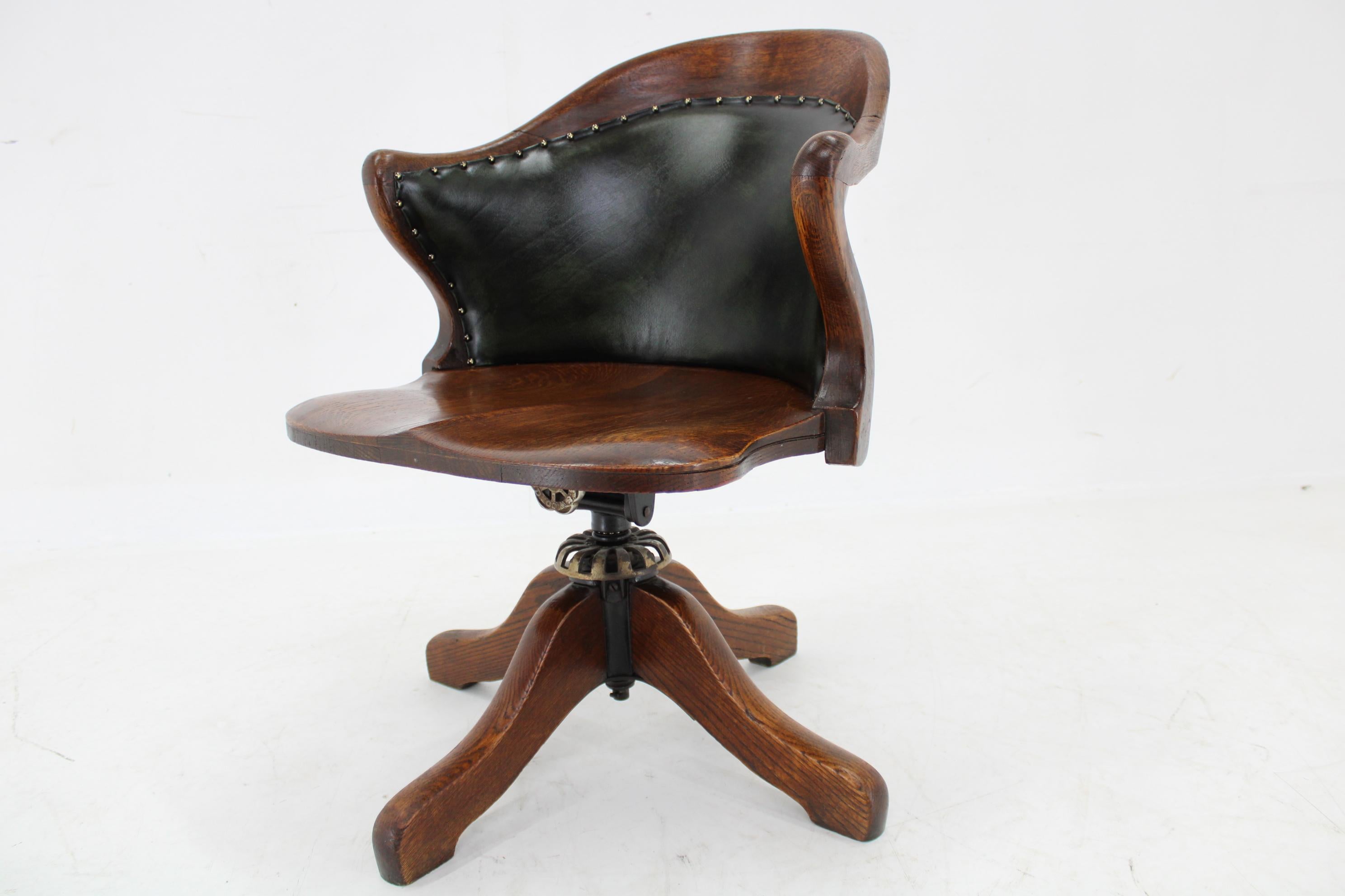 1930s Oak Desk Reclining Chair in Green Leather, Germany For Sale 4