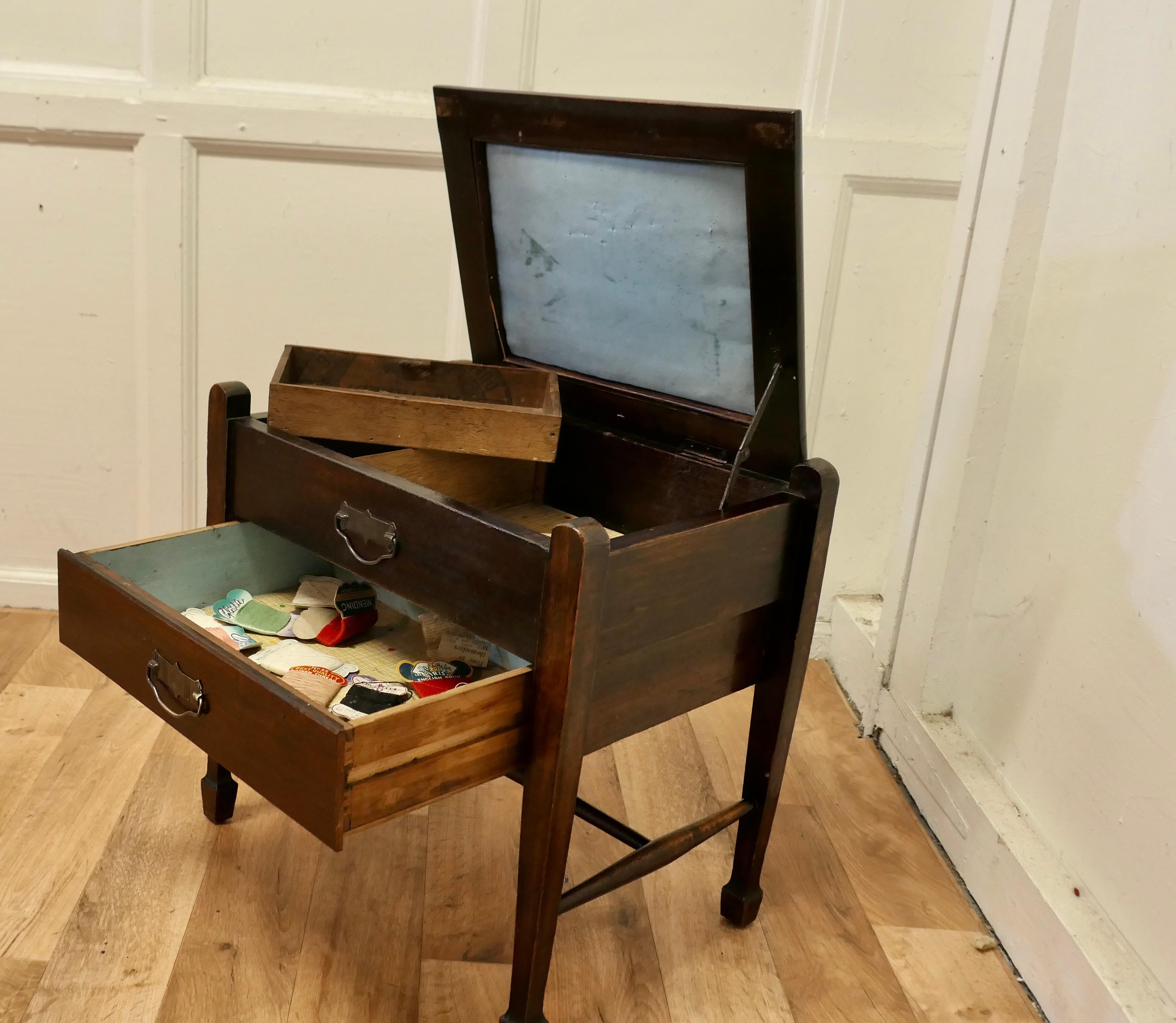 1930s Oak Sewing Box Table with Drawer For Sale 1
