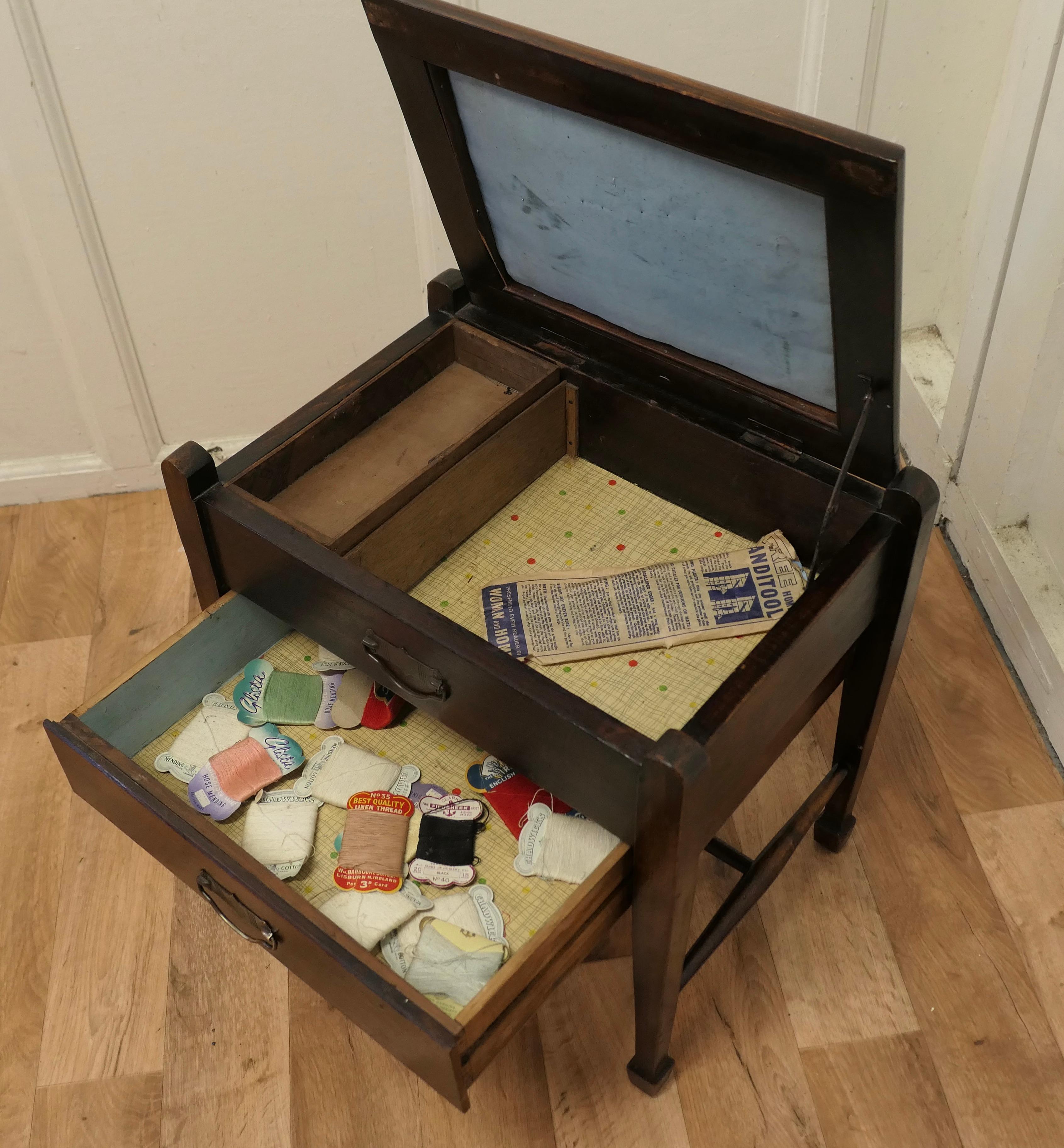 1930s Oak Sewing Box Table with Drawer For Sale 2