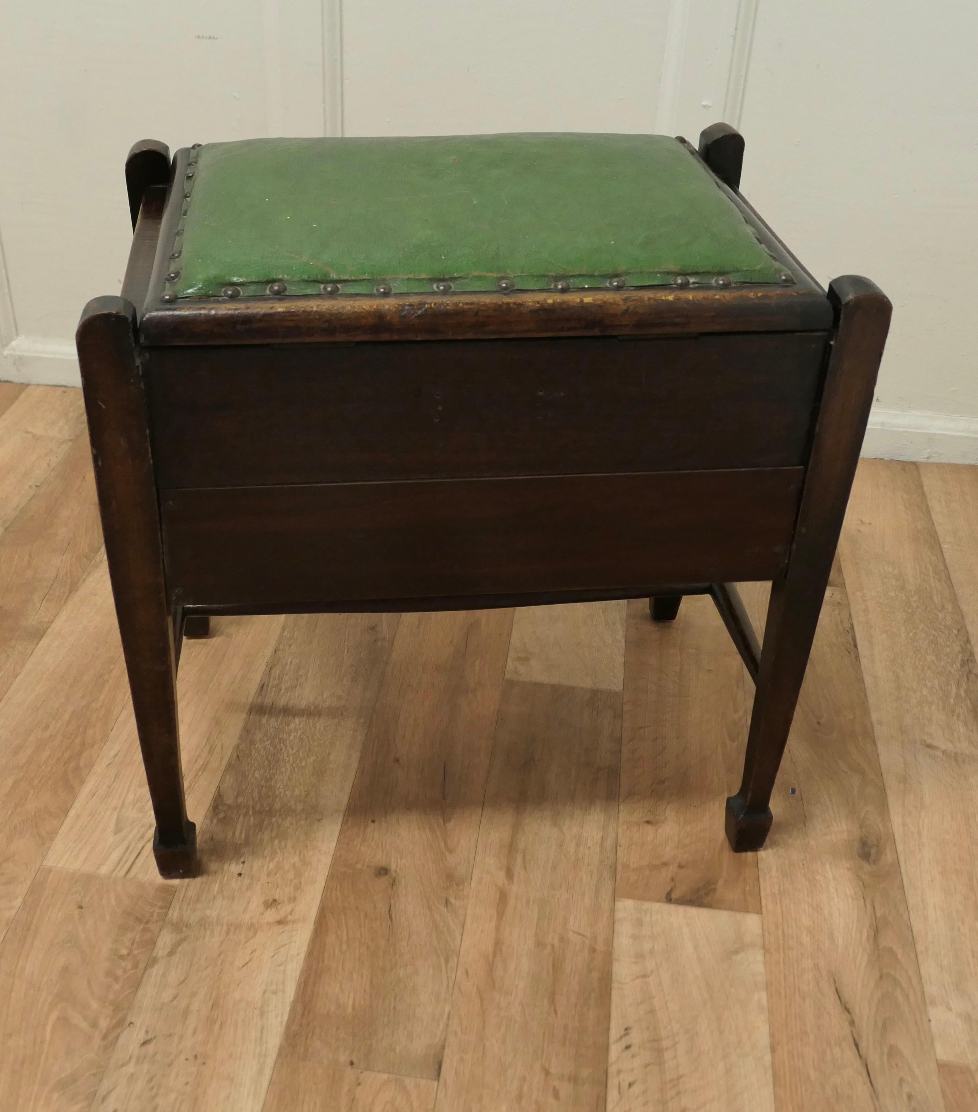 1930s Oak Sewing Box Table with Drawer For Sale 3