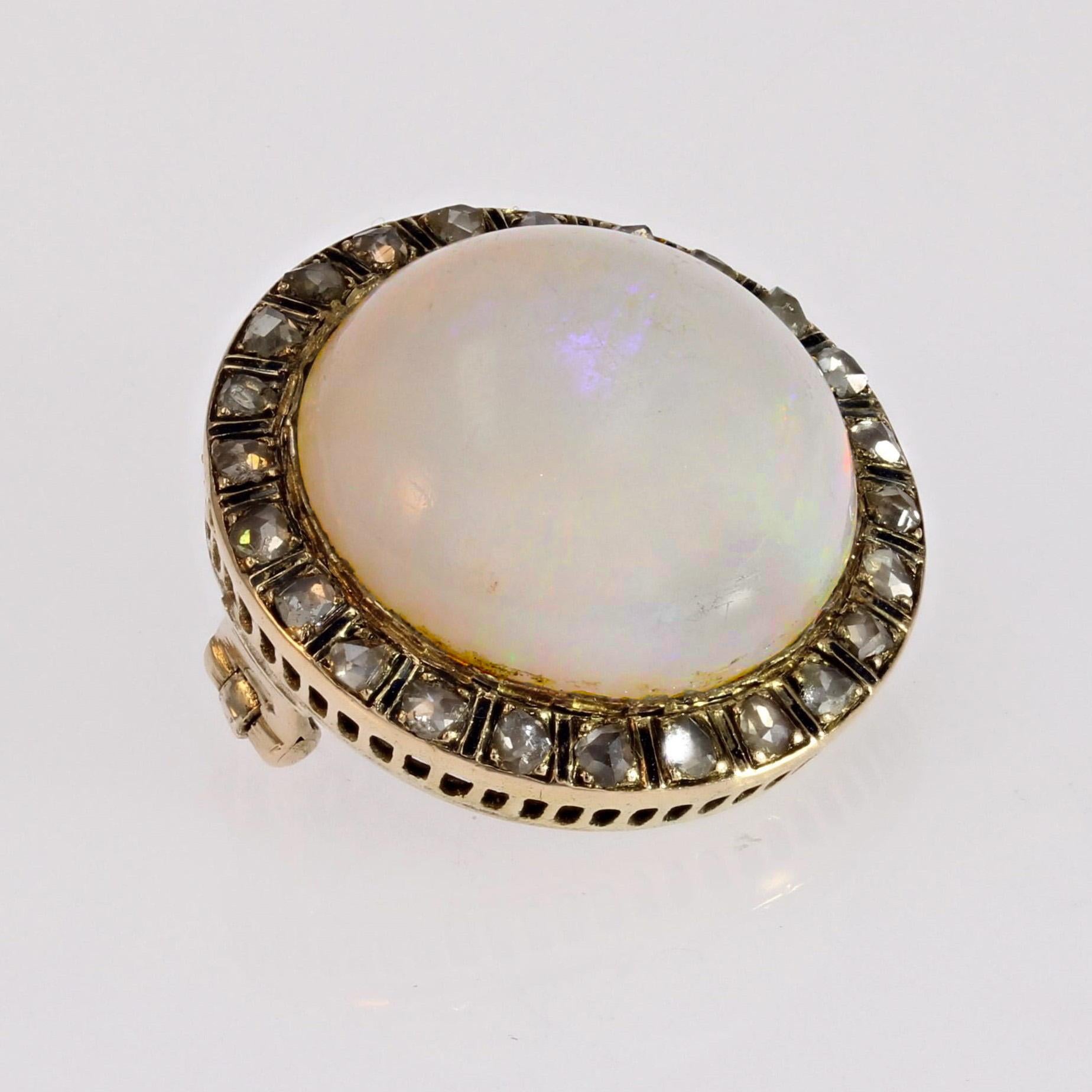 1930s Opal Diamonds Enamel 18 Karat Yellow Gold Round Brooch In Good Condition For Sale In Poitiers, FR