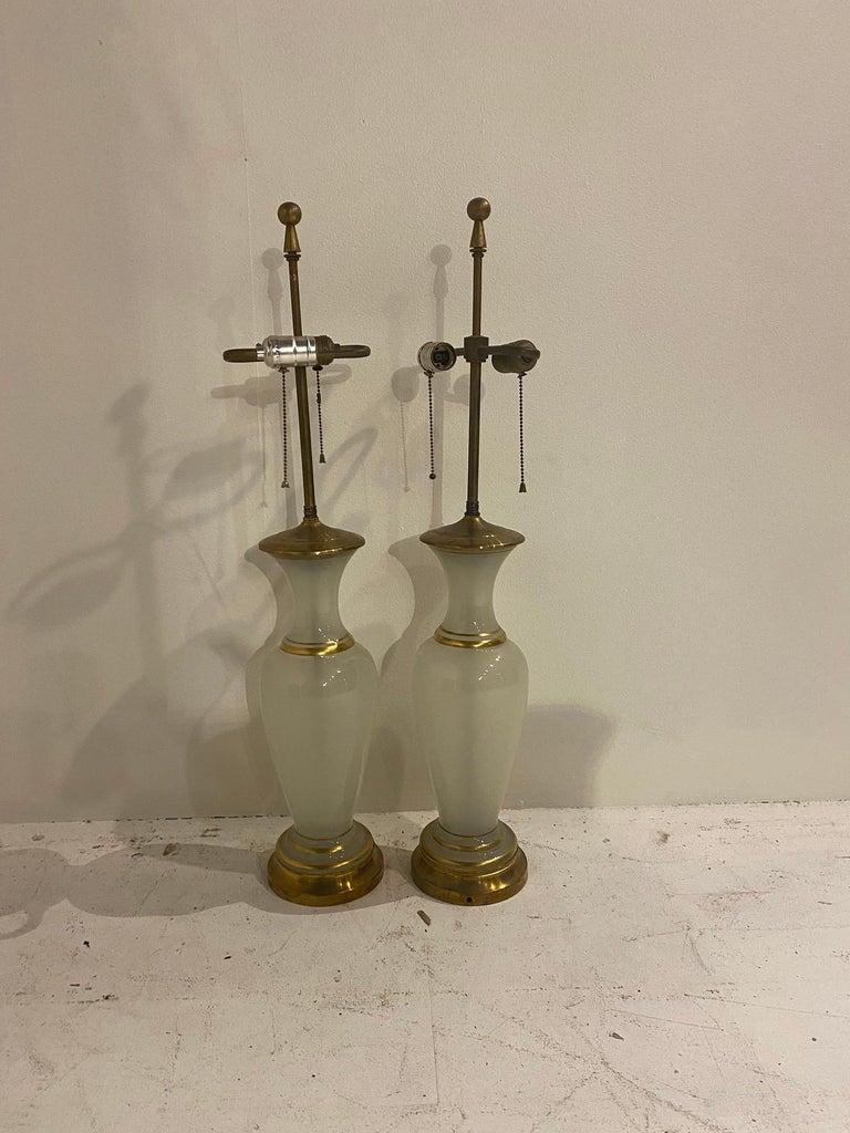 Provincial français Lampes de table verre opalin des années 1930 en vente