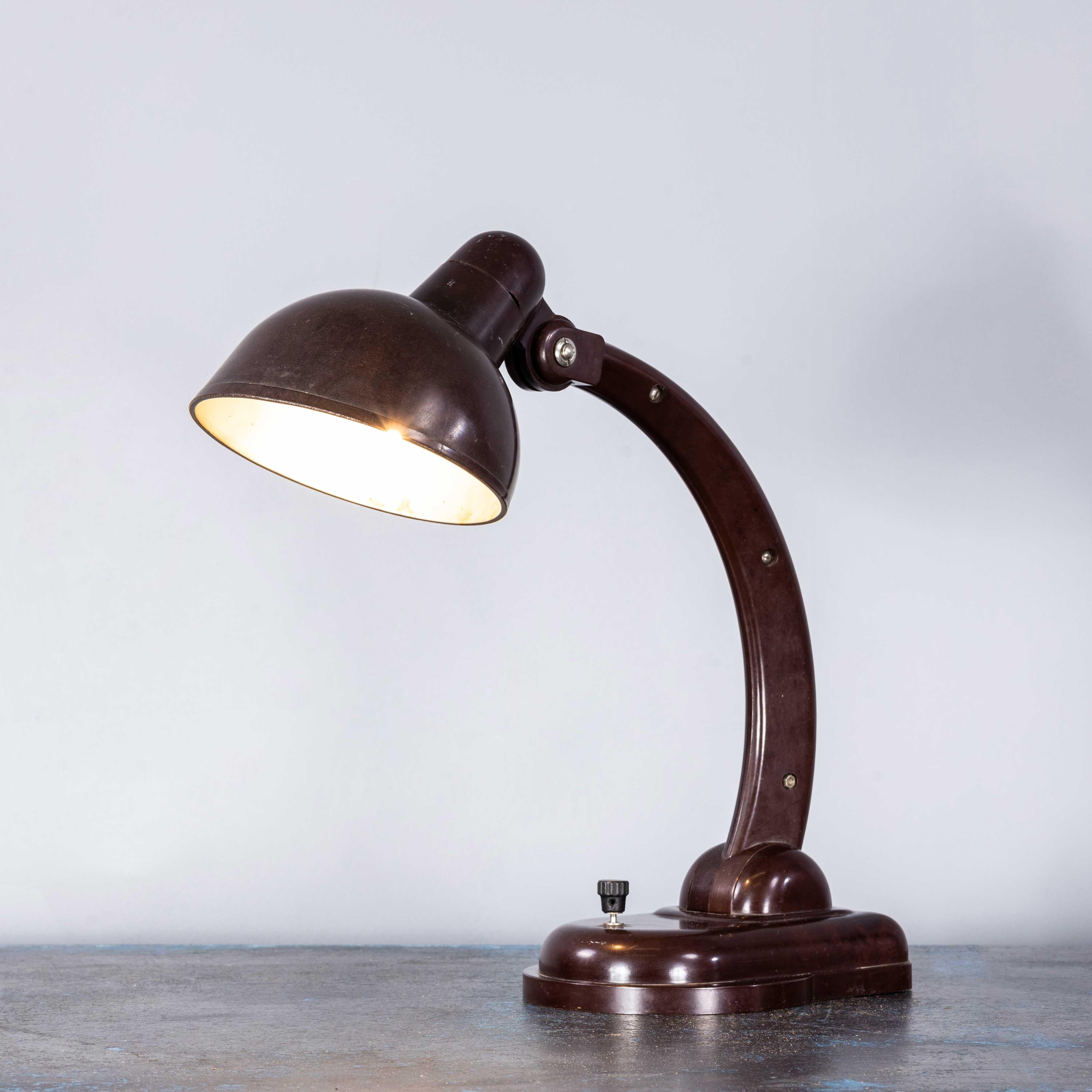 Lámpara de escritorio de baquelita alemana regulable original de 1930 en venta 6