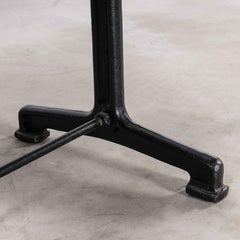 1930er Original Fischel Bistro-Esstisch '1486.7' mit Gussfuß