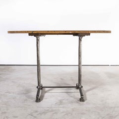 Mesa de comedor «Fischel Bistro» de los años 30, con base de fundición original, modelo «1486.8»