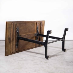 1930er Original Fischel Bistro-Esstisch '1486.9' mit Gussfuß