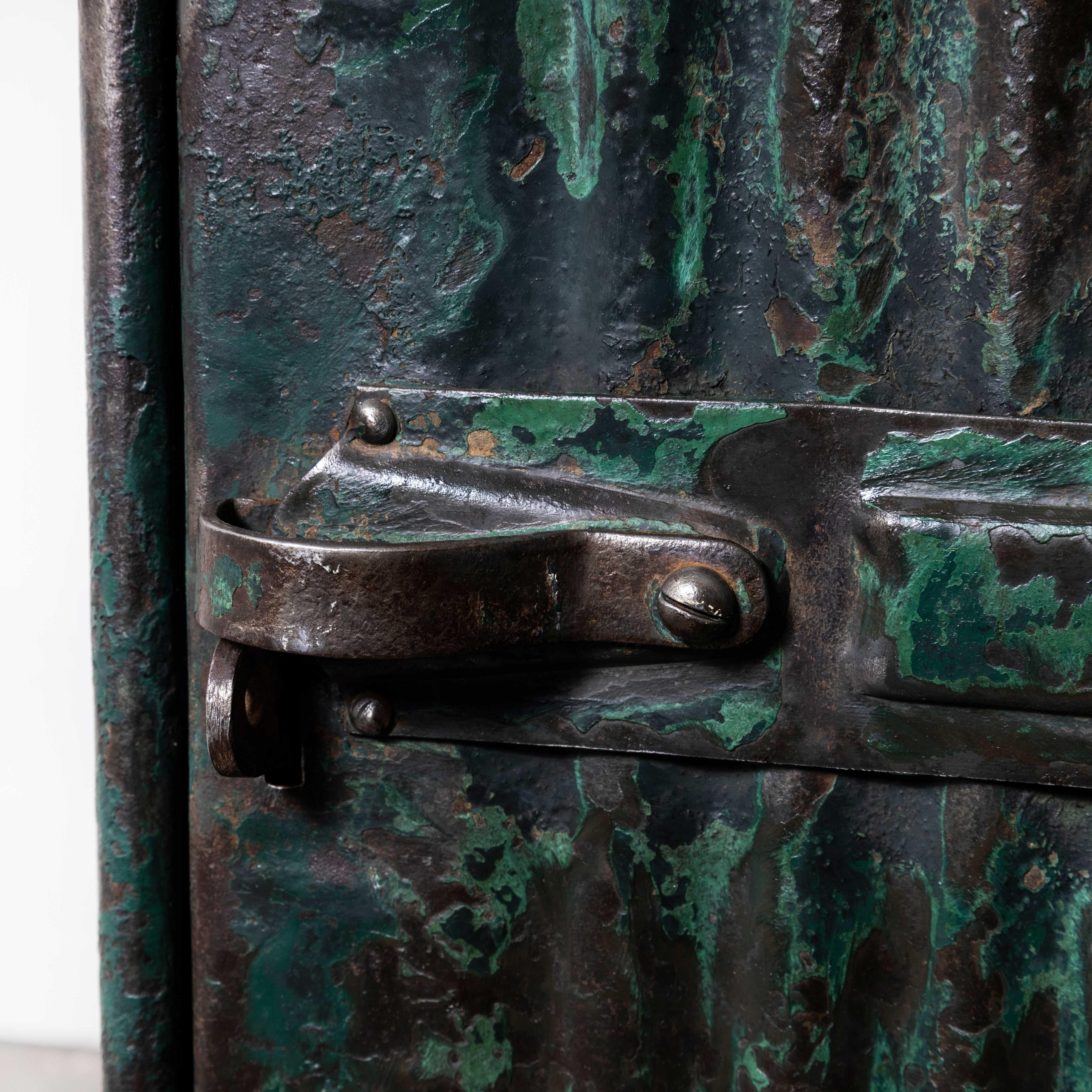 1930s Original Forge De Strasbourg, Strafor, Green Five Door Locker For Sale 4