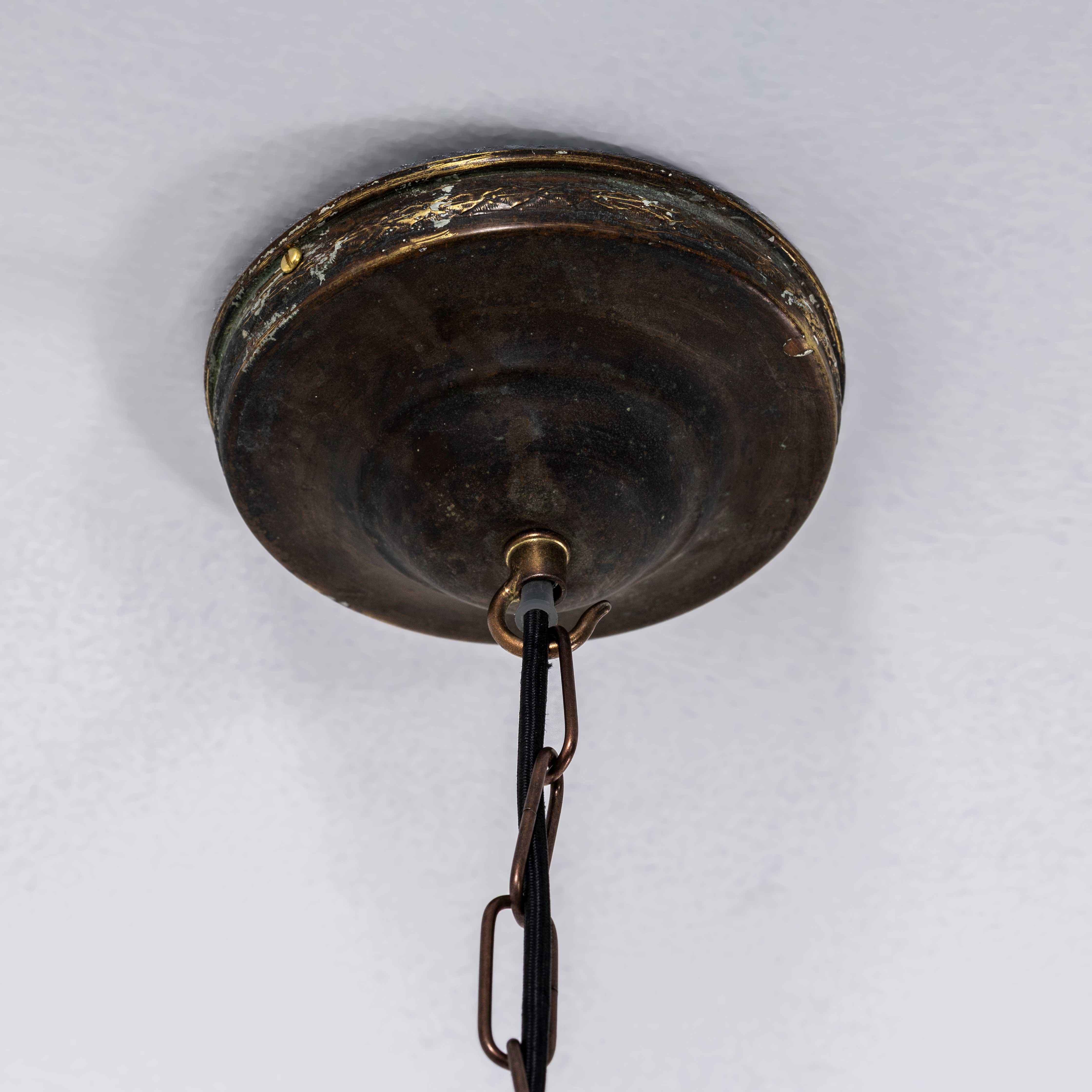 Lampes pendantes en verre opalin d'origine française des années 1930 Bon état - En vente à Hook, Hampshire