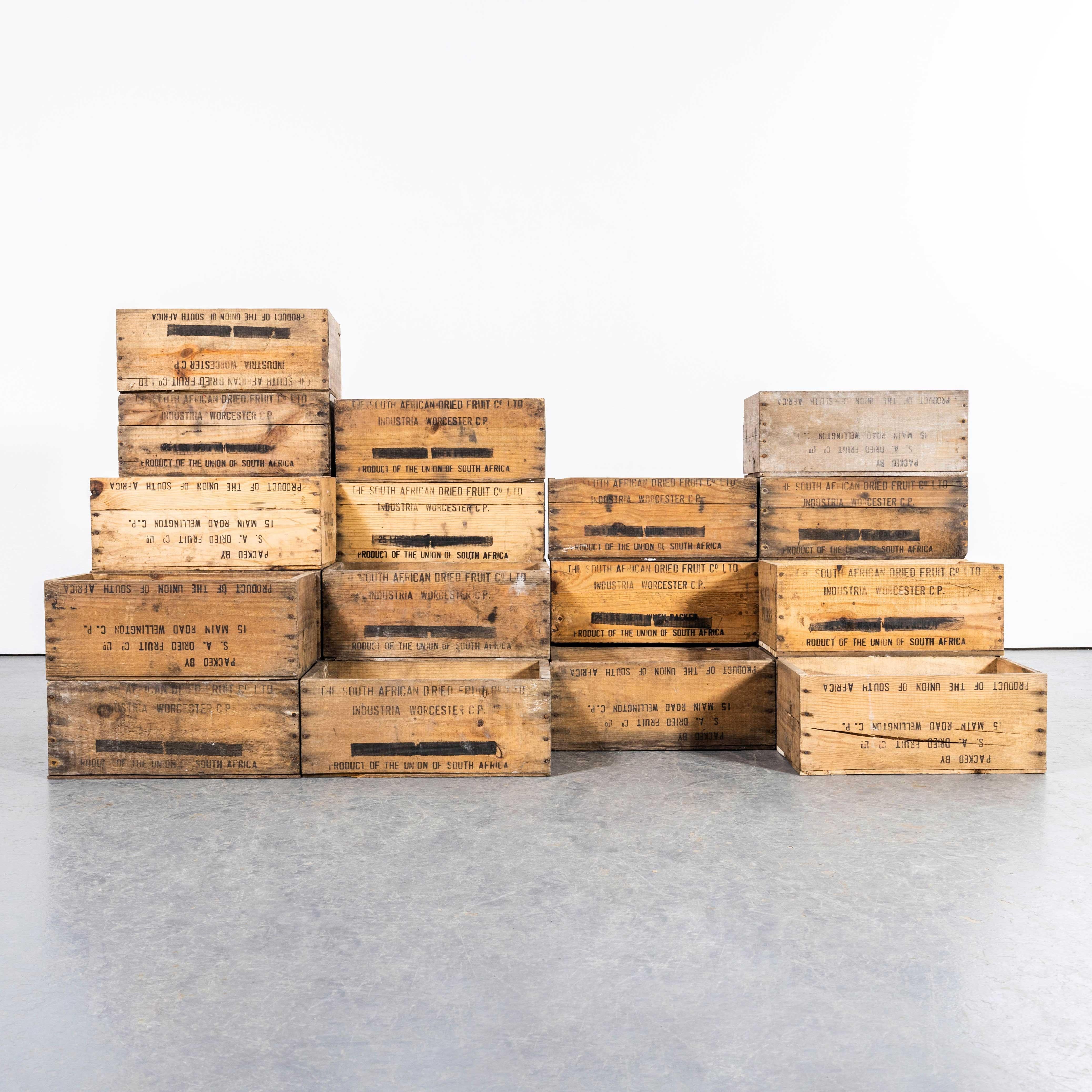 Original Obstversand-Exportkisten aus den 1930er Jahren - Kleinserie verfügbar. 

Ursprünglich für den Transport von Obstkonserven an die belgische Konfitürenfabrik Mirland & Co, Frameries Belgium, verwendet. Das Angebot gilt für eine
