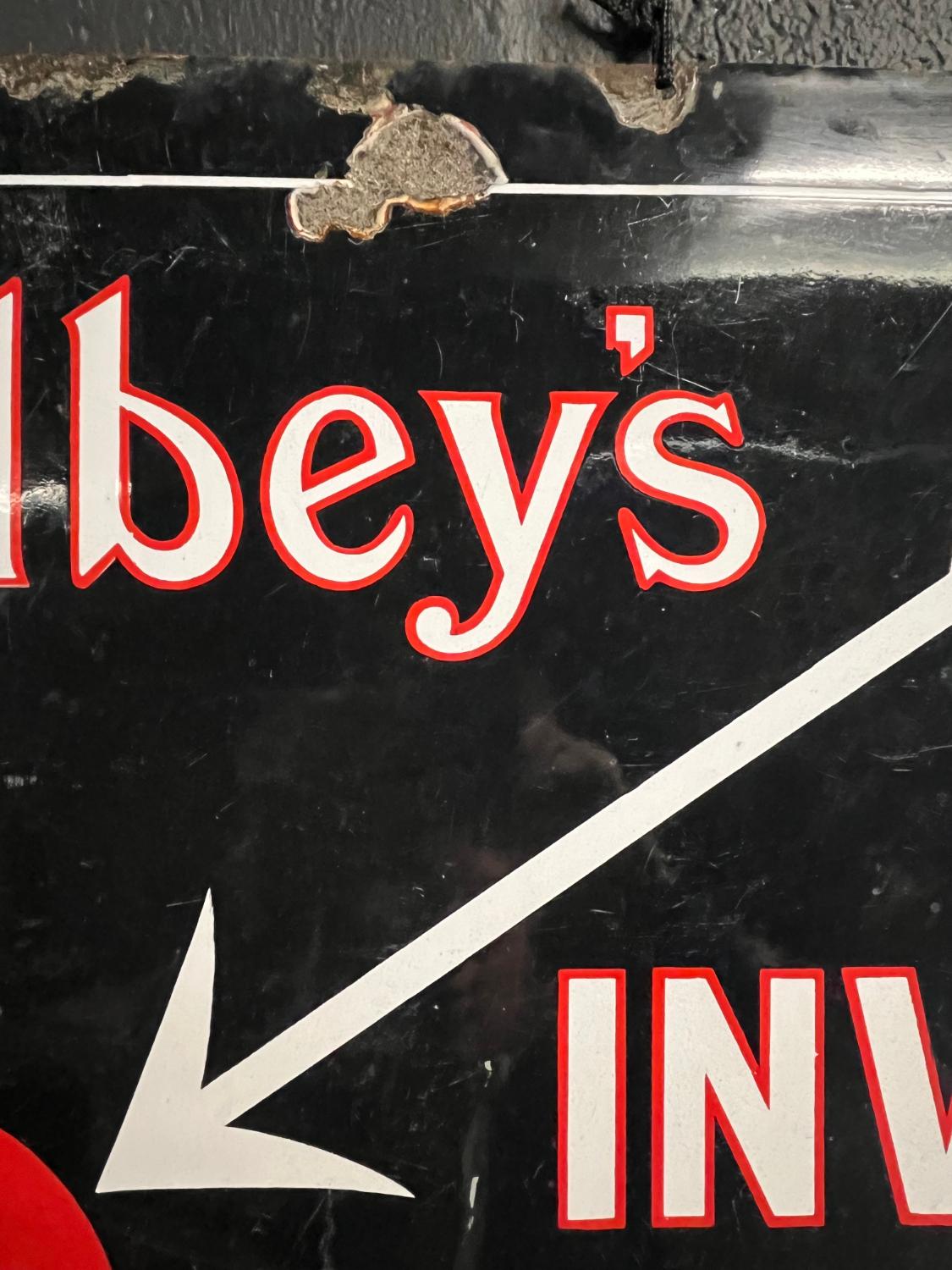 1930s Original Gilbeys Invalid Port Enamel Advertising Pub Garden Bar Sign im Zustand „Gut“ im Angebot in Sherborne, Dorset