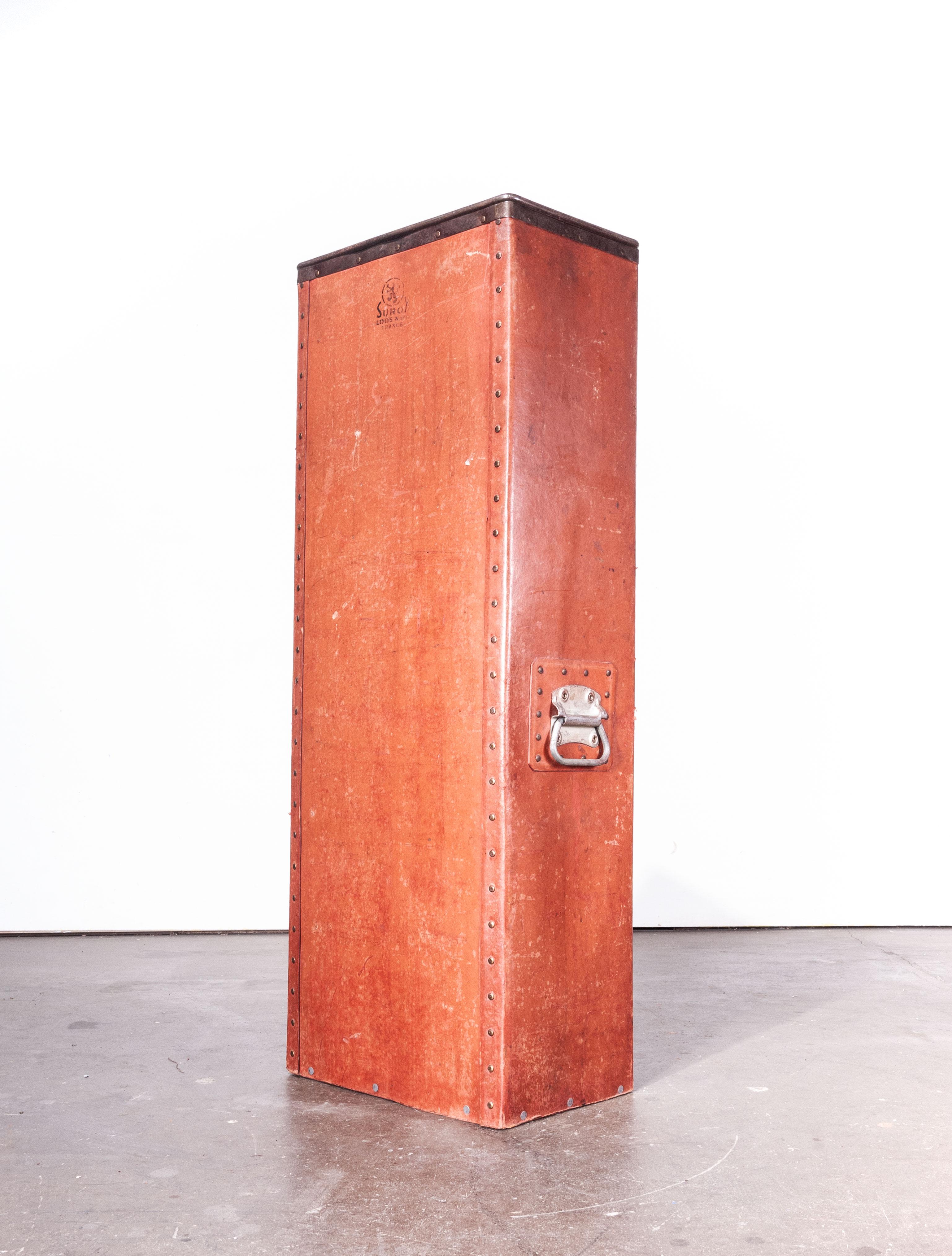 1930s original Suroy very tall industrial storage box, with grab handles
1930s original Suroy very tall industrial storage boxes. In 1853 the textile Industrial revolution arrived in Loos, Nord France with the formation of the Esquermes factory by
