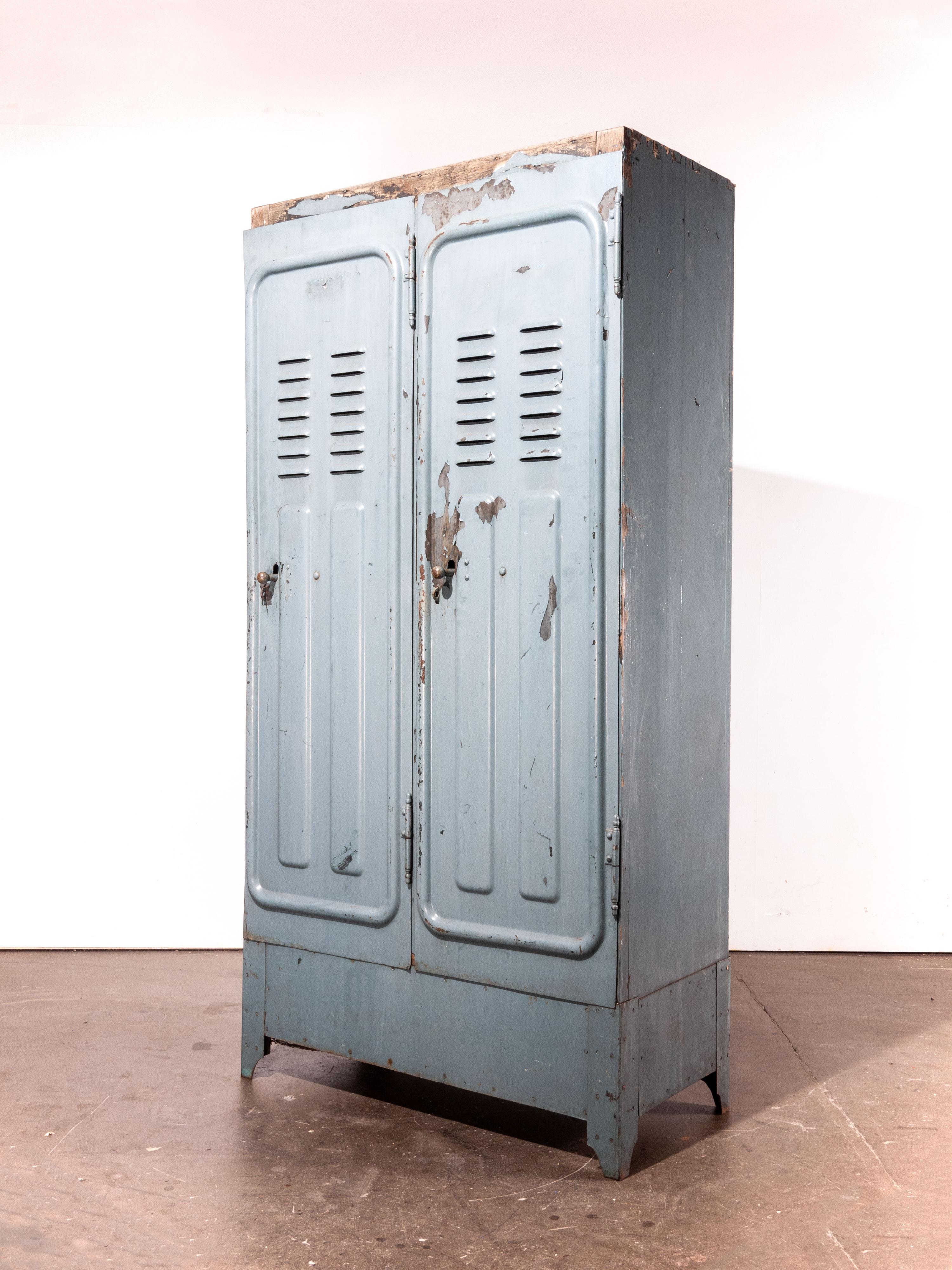 1930s original wooden locker, storage cupboard by De Dietrich
An exceptional 1930s original wooden locker by De Dietrich of Reichenshoffen. De Dietrich was founded in 1684 and was the first industrial company to create a logo (a hunting horn)