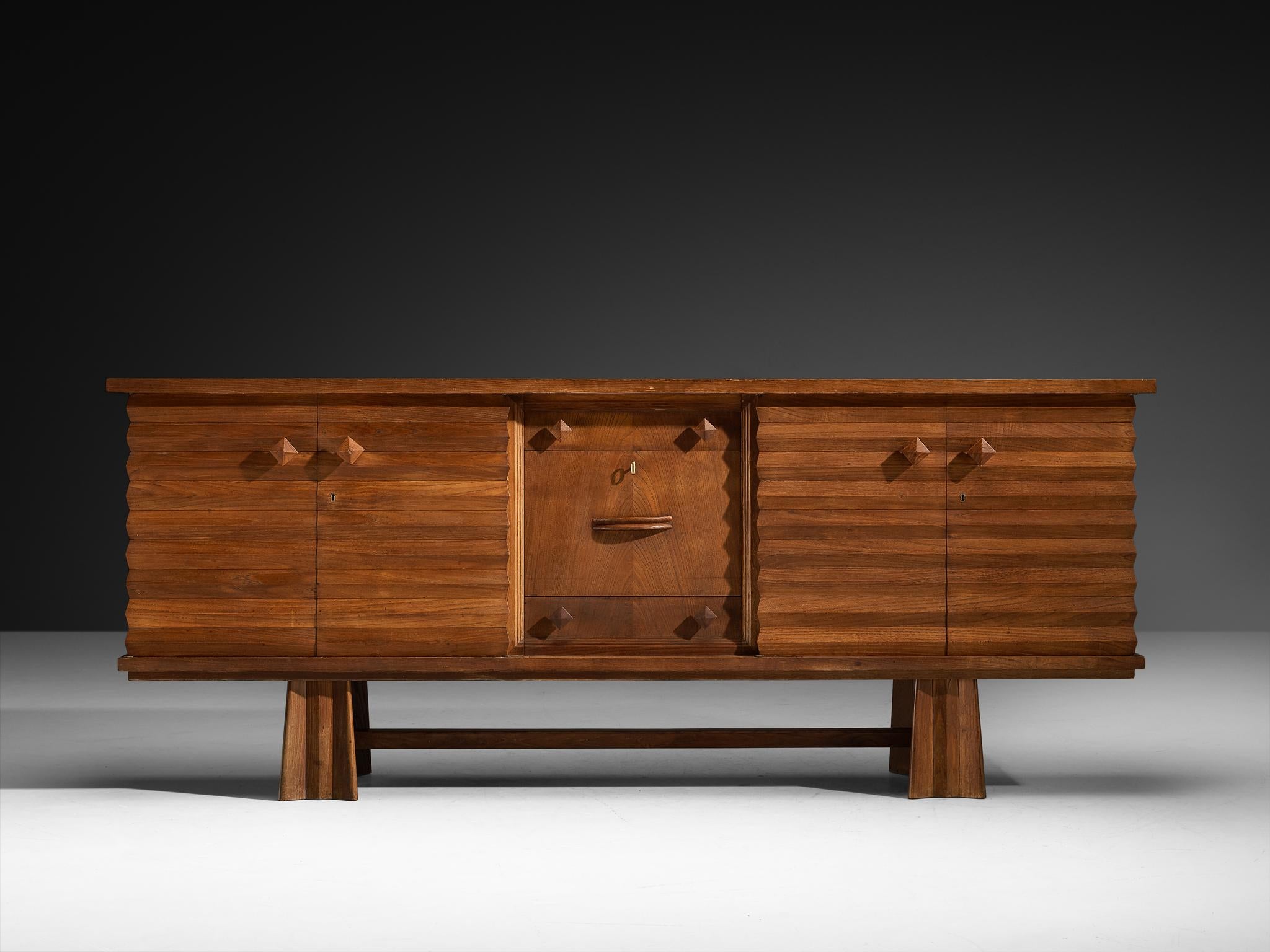 Osvaldo Borsani for Arredamenti Borsani Varedo, sideboard, chestnut, brass, Italy, first half of the 1930s

An early and beautiful design by the Italian visionary Osvaldo Borsani for Arredamenti Borsani Varedo, this rare piece from the first half of