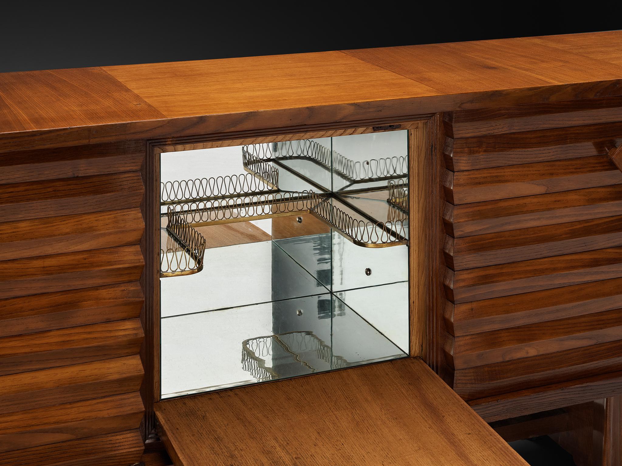 Metà XX secolo Credenza anni '30 Osvaldo Borsani per ABV con bar integrato in legno di castagno in vendita