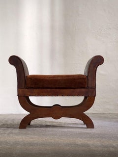 Sgabello Otto Schultz degli anni '30 in pelle, velluto marrone, punte di chiodi, quercia. Boet, Svezia