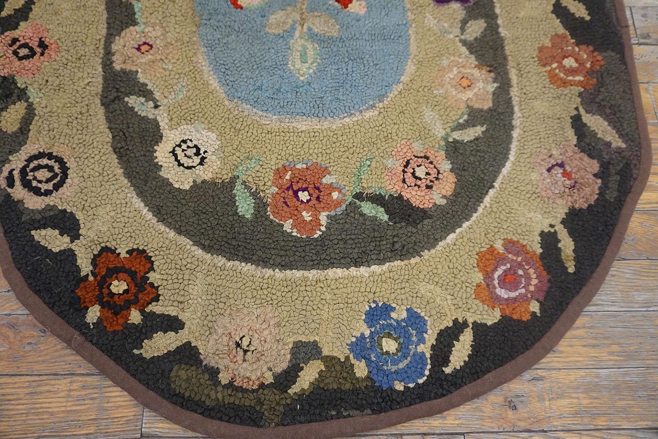 1930s Oval American Hooked Rug  For Sale 5