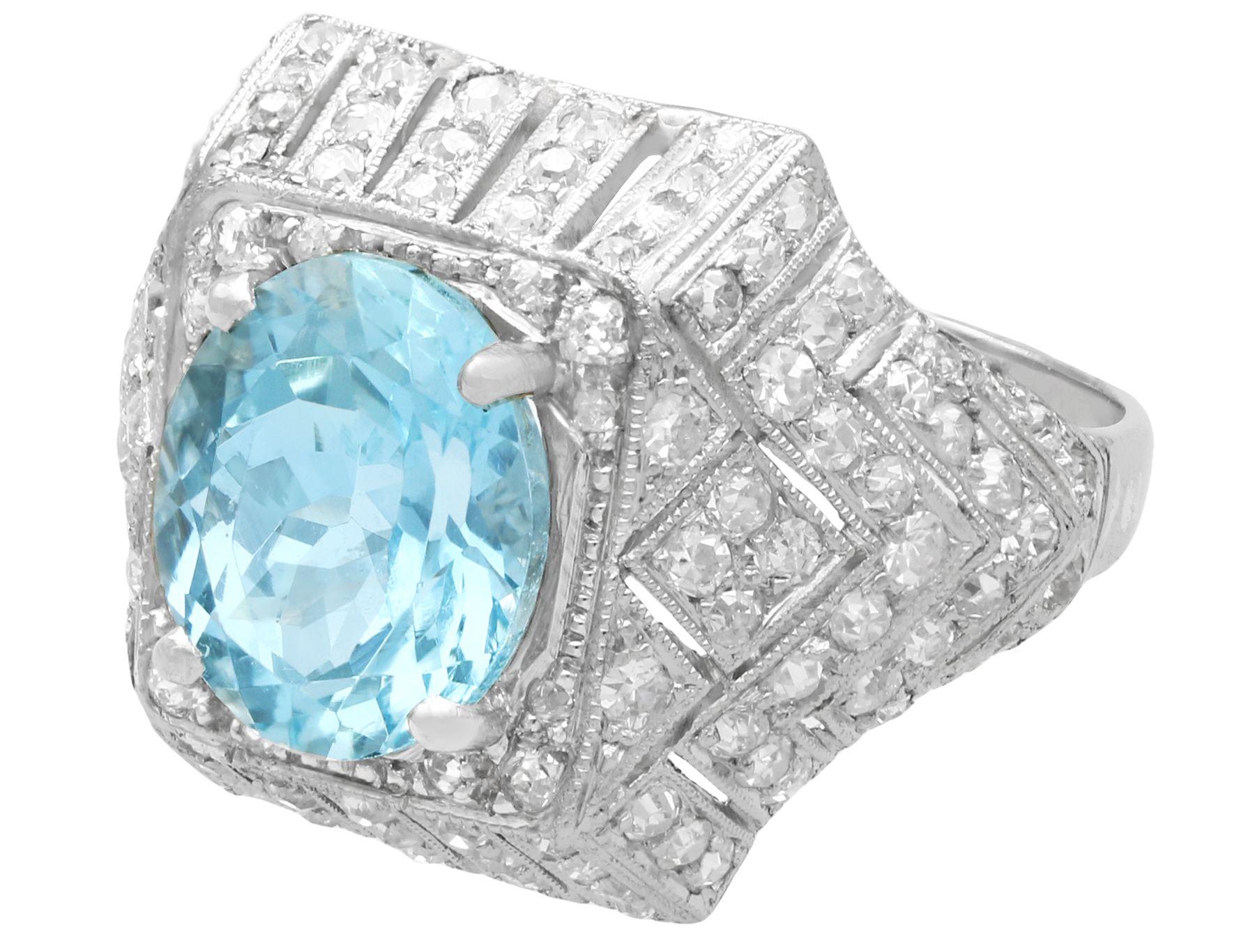 1930s Oval Cut Aquamarine and Diamond Platinum Cocktail Ring In Excellent Condition For Sale In Jesmond, Newcastle Upon Tyne