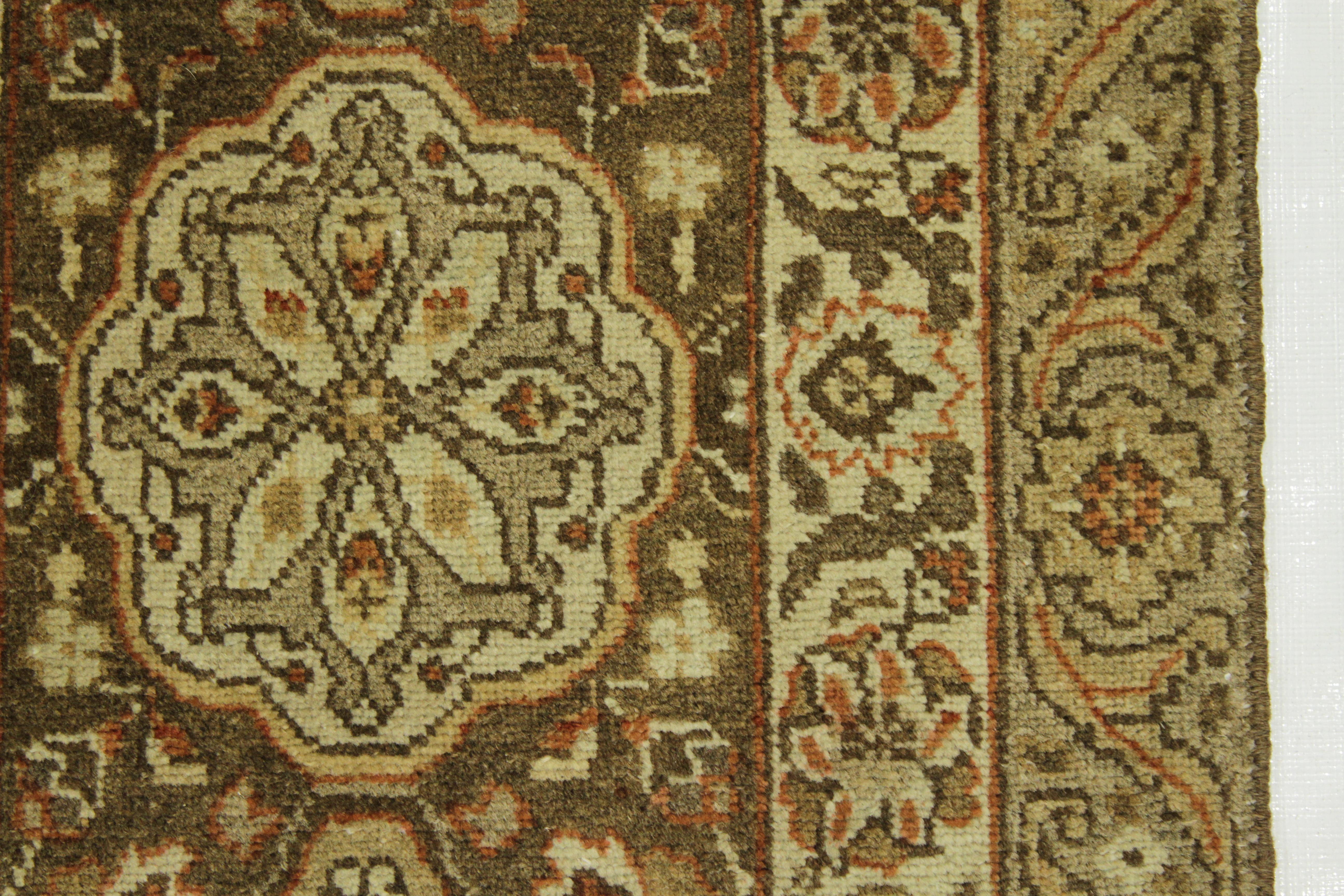Tapis persan Tabriz ancien surdimensionné des années 1930 avec motifs tribaux ornés en vente 3