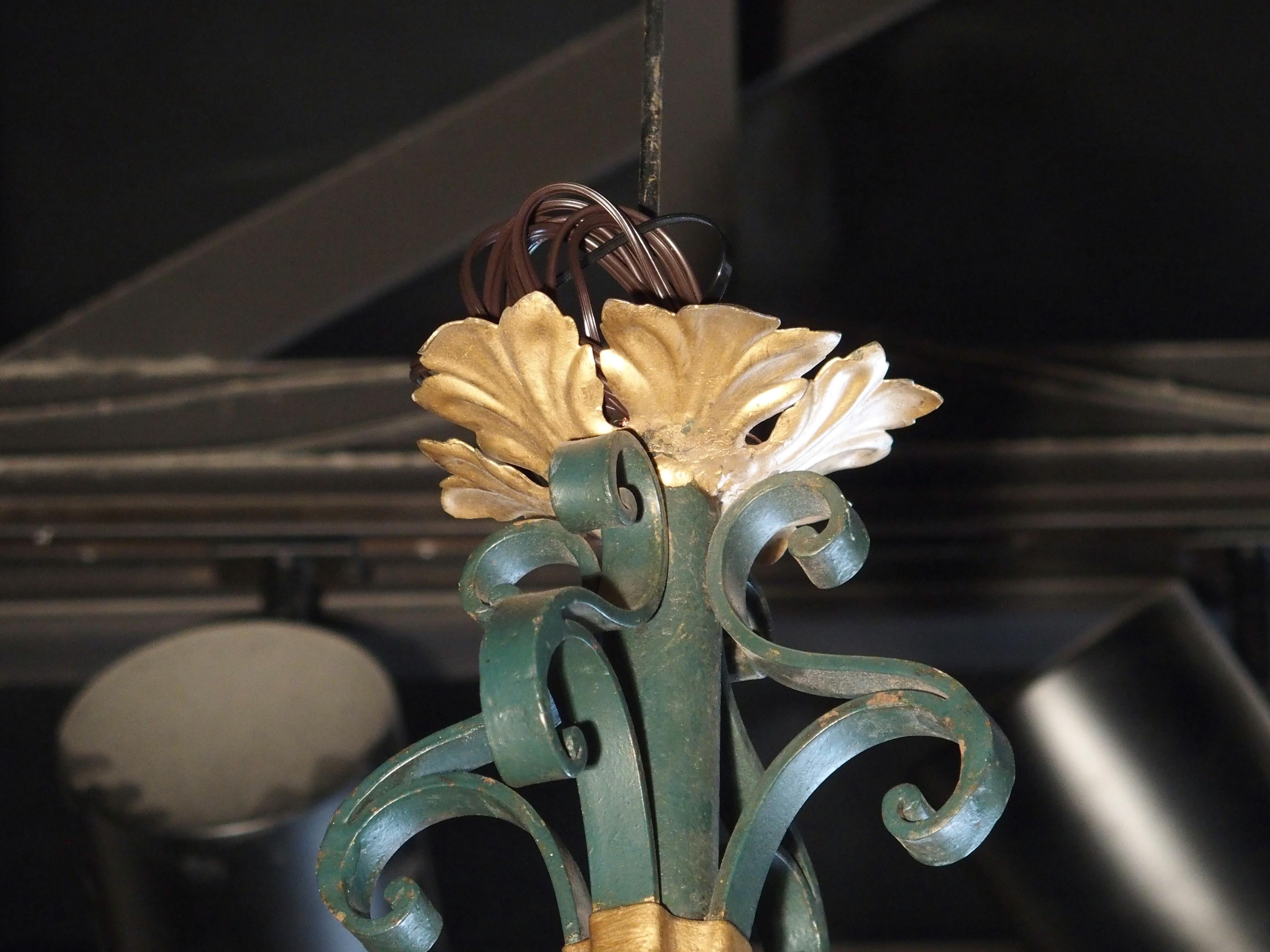 1930s Painted Iron and Tole 8-Light Chandelier from France (Louis XV.)