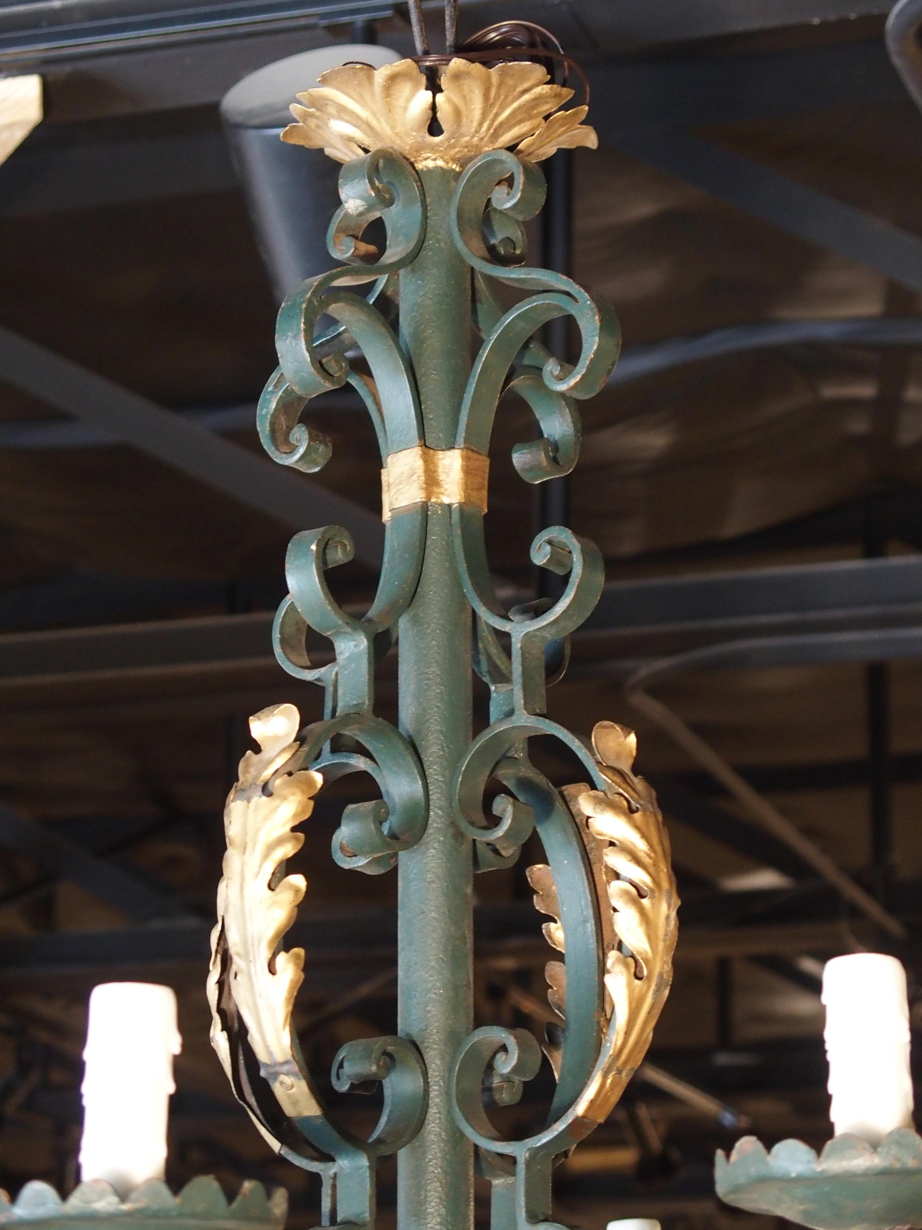 1930s Painted Iron and Tole 8-Light Chandelier from France im Zustand „Gut“ in Dallas, TX