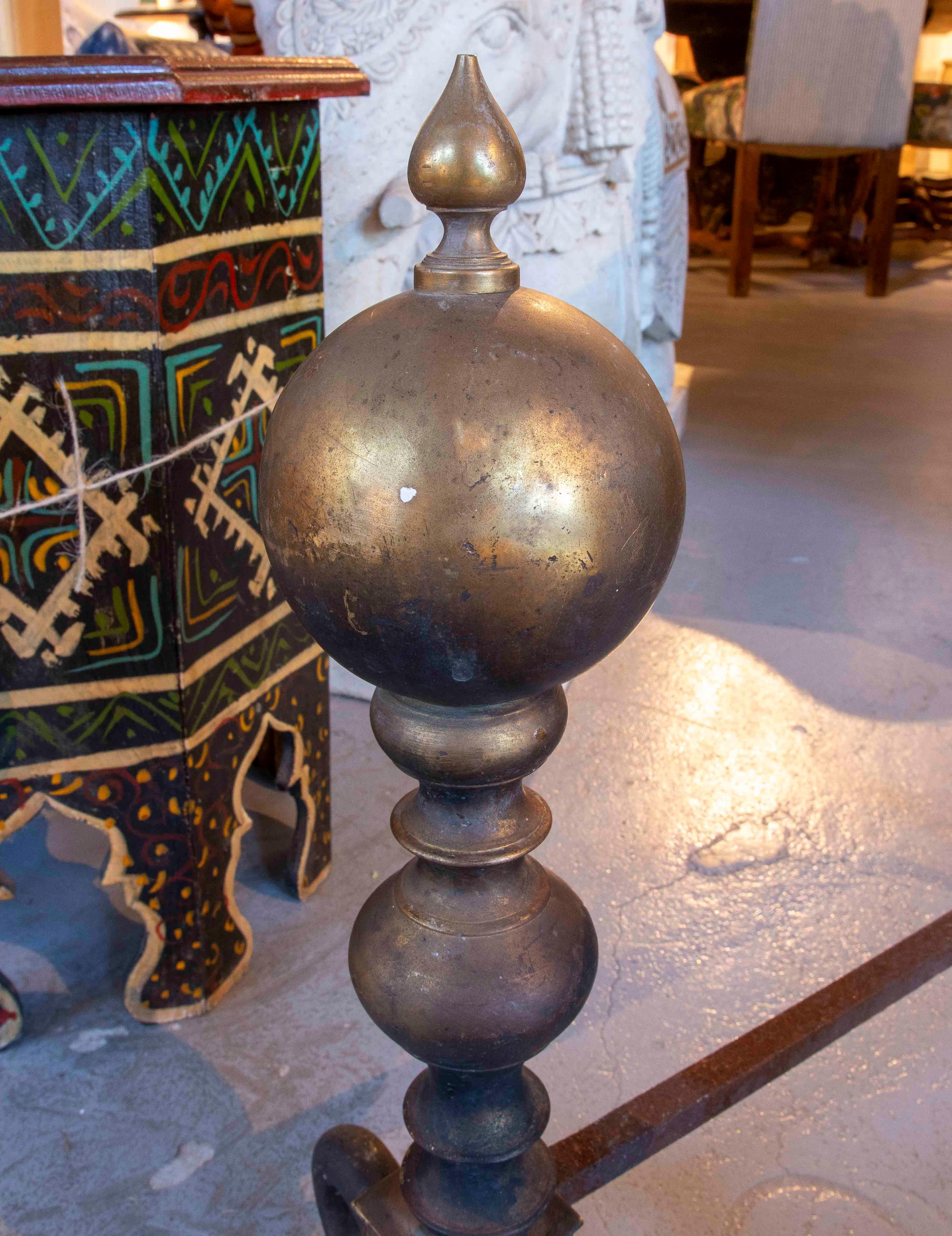 1930s Pair of Antique Andirons in Turned Bronze with Iron Base For Sale 1