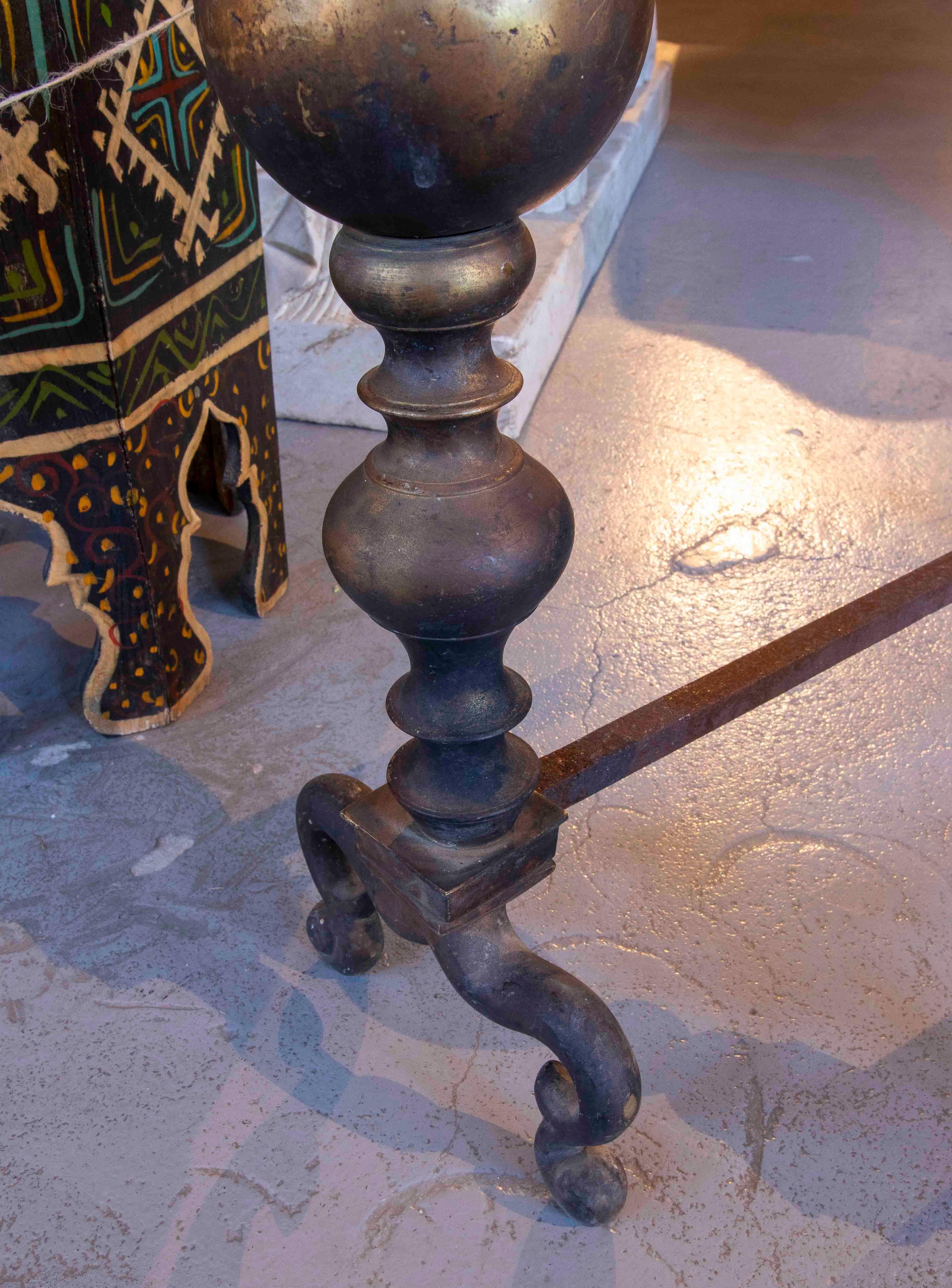 1930s Pair of Antique Andirons in Turned Bronze with Iron Base For Sale 2