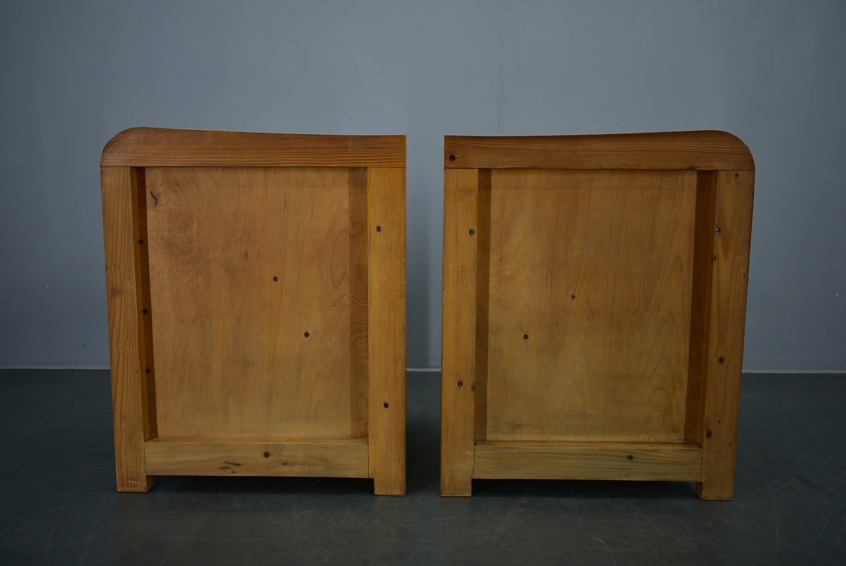 1930s Pair of Art Deco Bedside Tables, Czechoslovakia For Sale 8