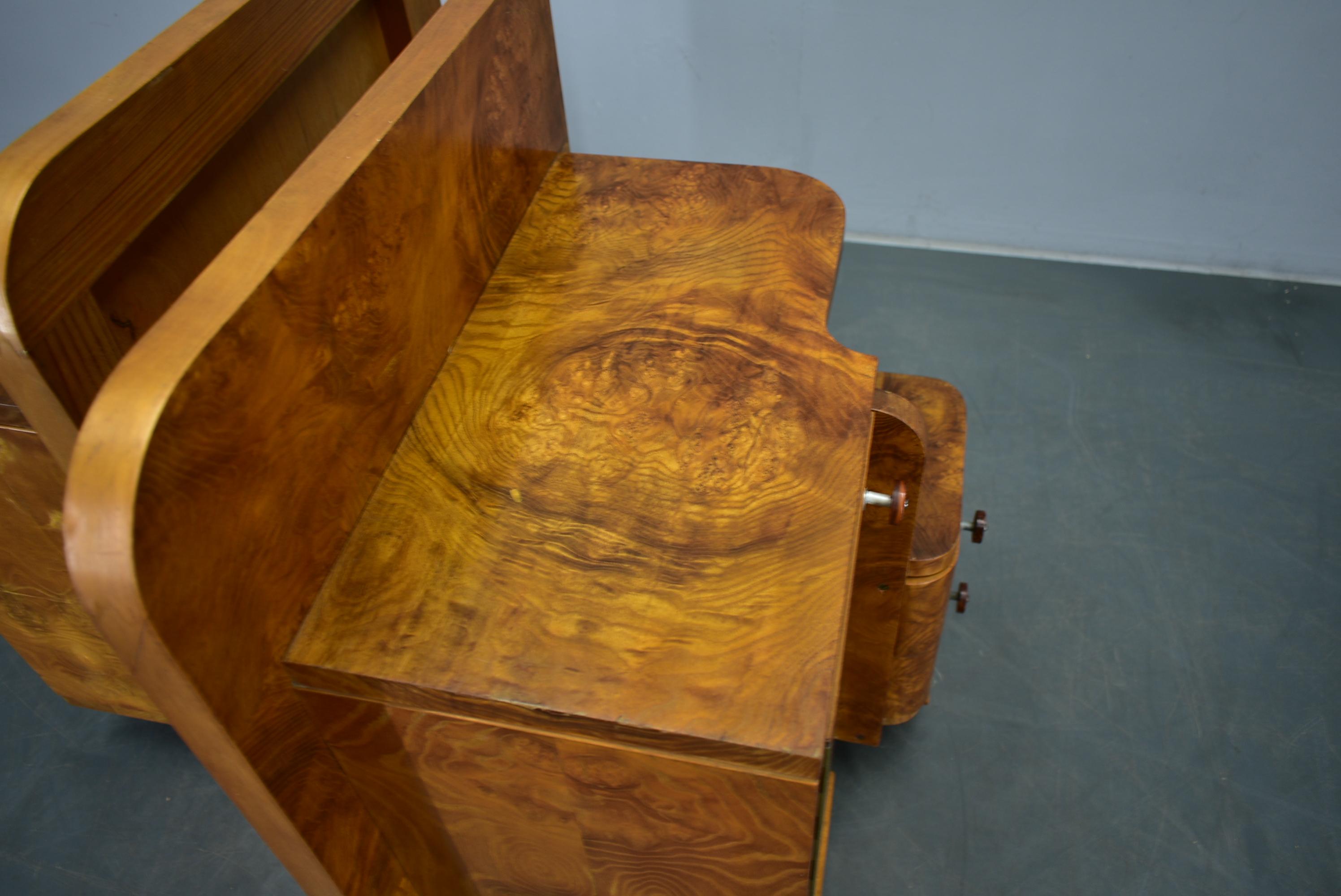 1930s Pair of Art Deco Bedside Tables, Czechoslovakia For Sale 11