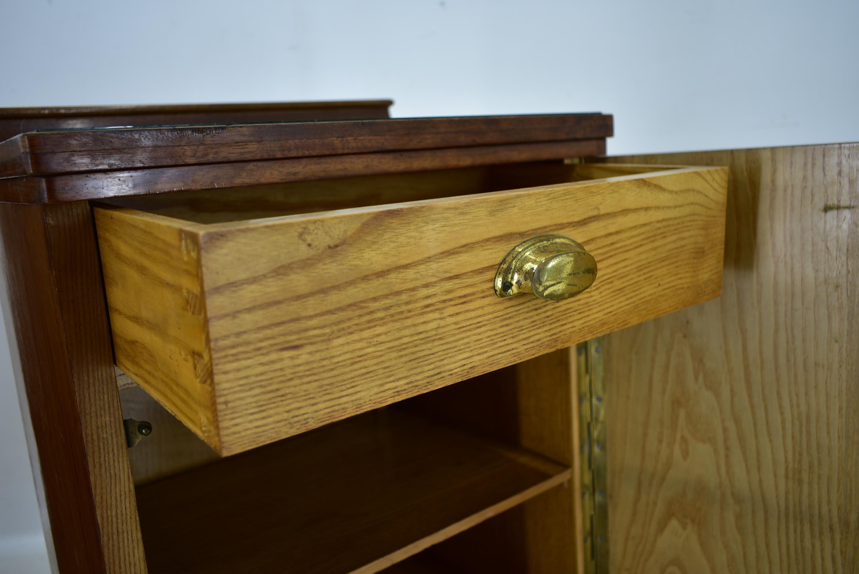 1930s Pair of Art Deco Bedside Tables, Czechoslovakia For Sale 12