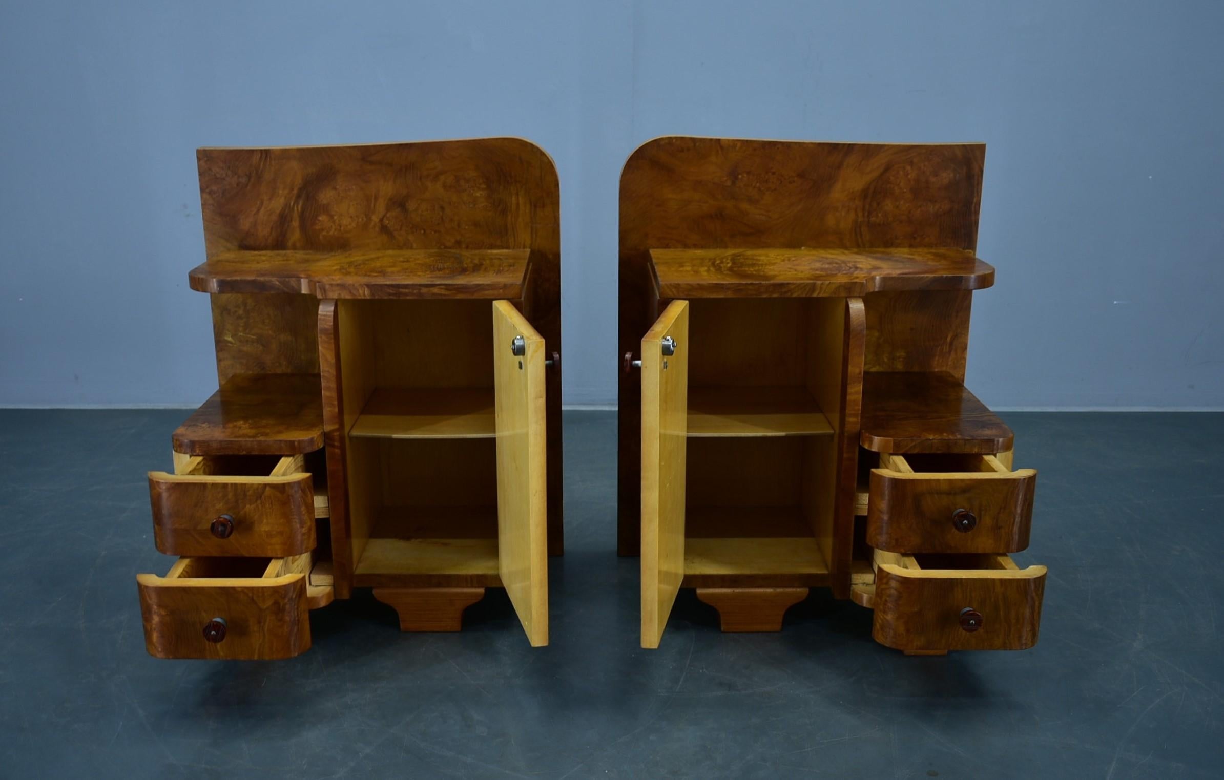 1930s Pair of Art Deco Bedside Tables, Czechoslovakia For Sale 3