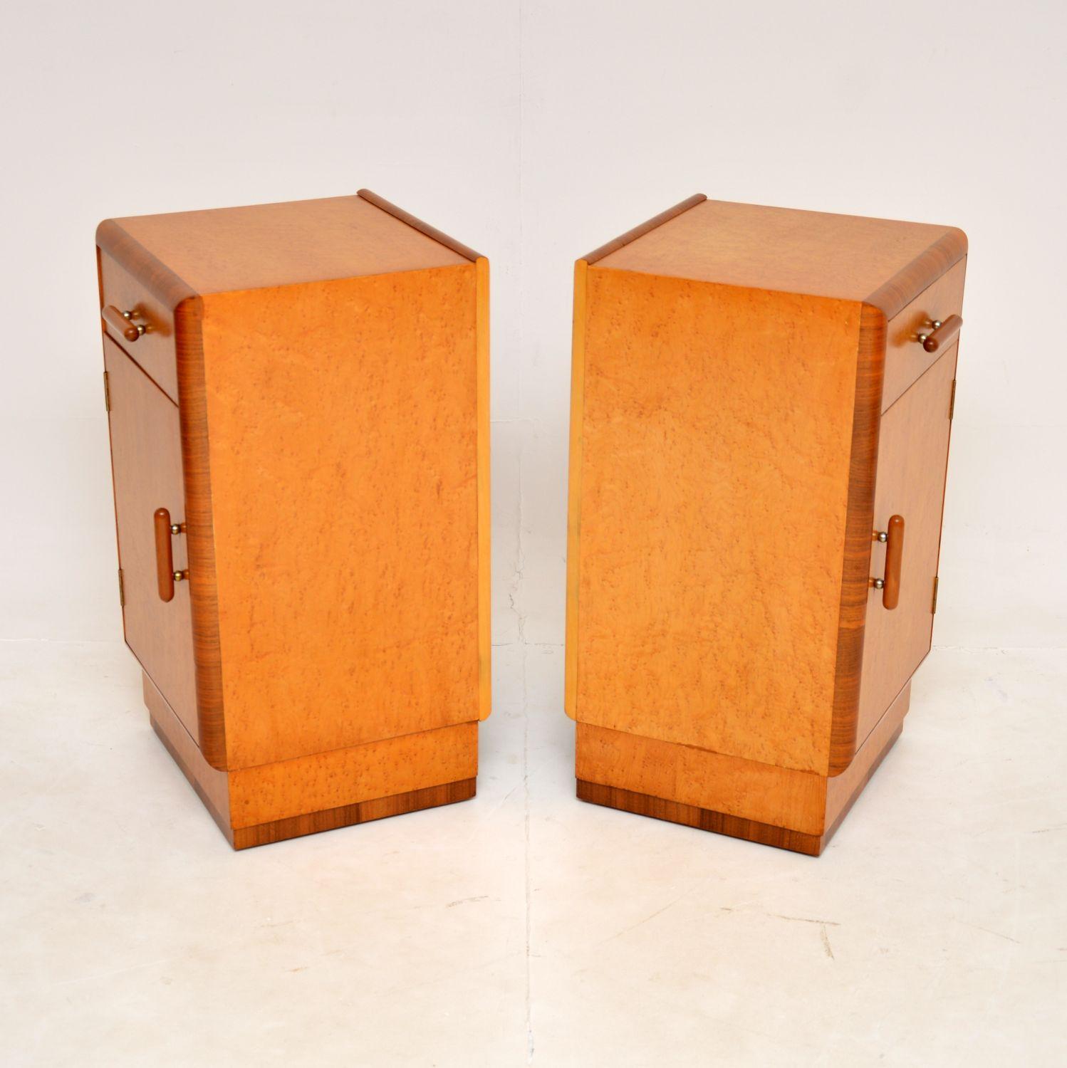 1930's Pair of Art Deco Birdseye Maple & Walnut Bedside Cabinets In Good Condition In London, GB