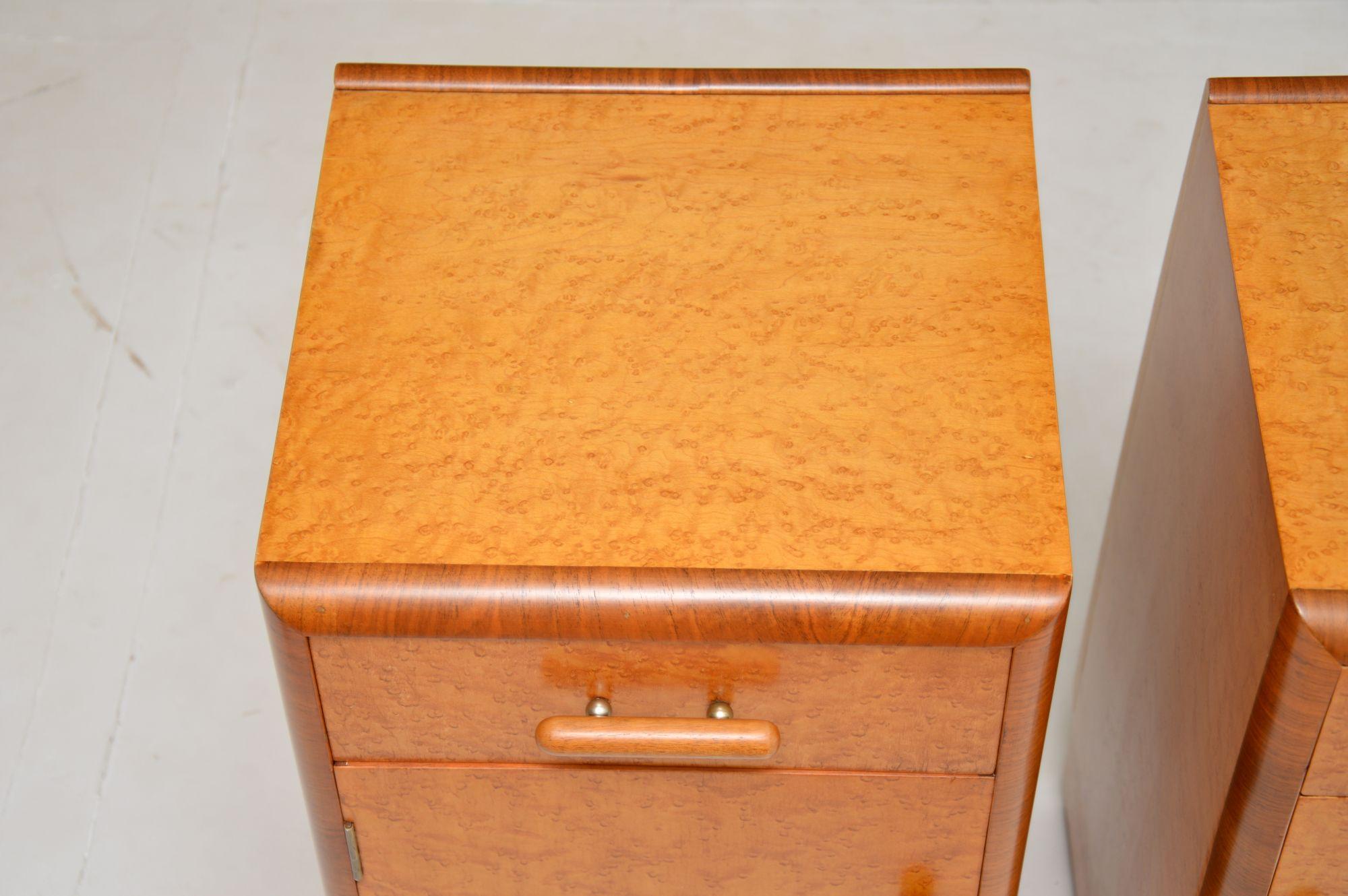 1930's Pair of Art Deco Birdseye Maple & Walnut Bedside Cabinets 1
