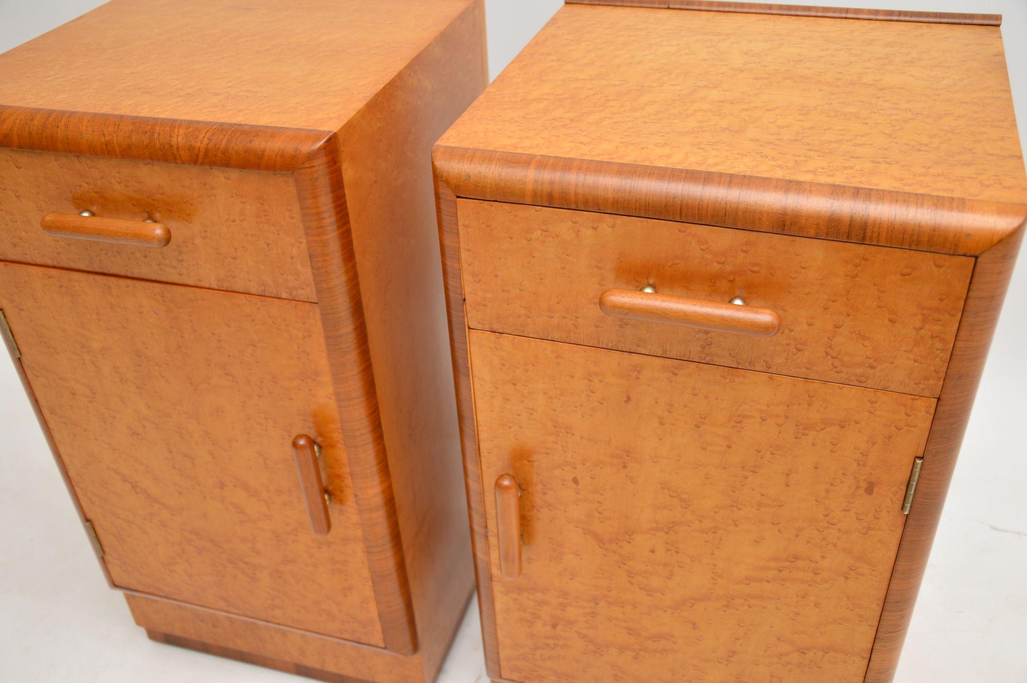 1930's Pair of Art Deco Birdseye Maple & Walnut Bedside Cabinets 3