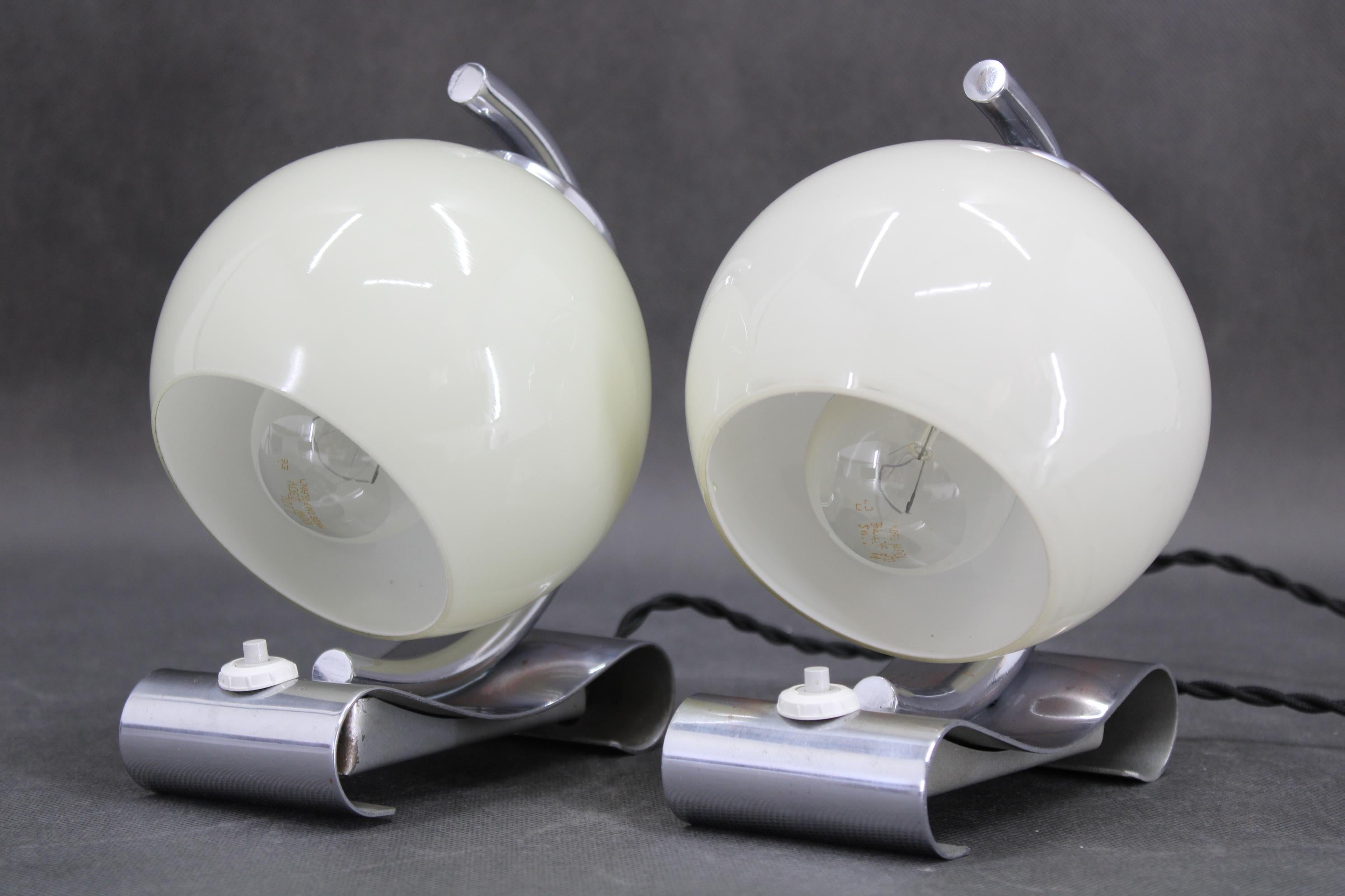 - cleaned polished and rewired  
- US wiring compatible 
