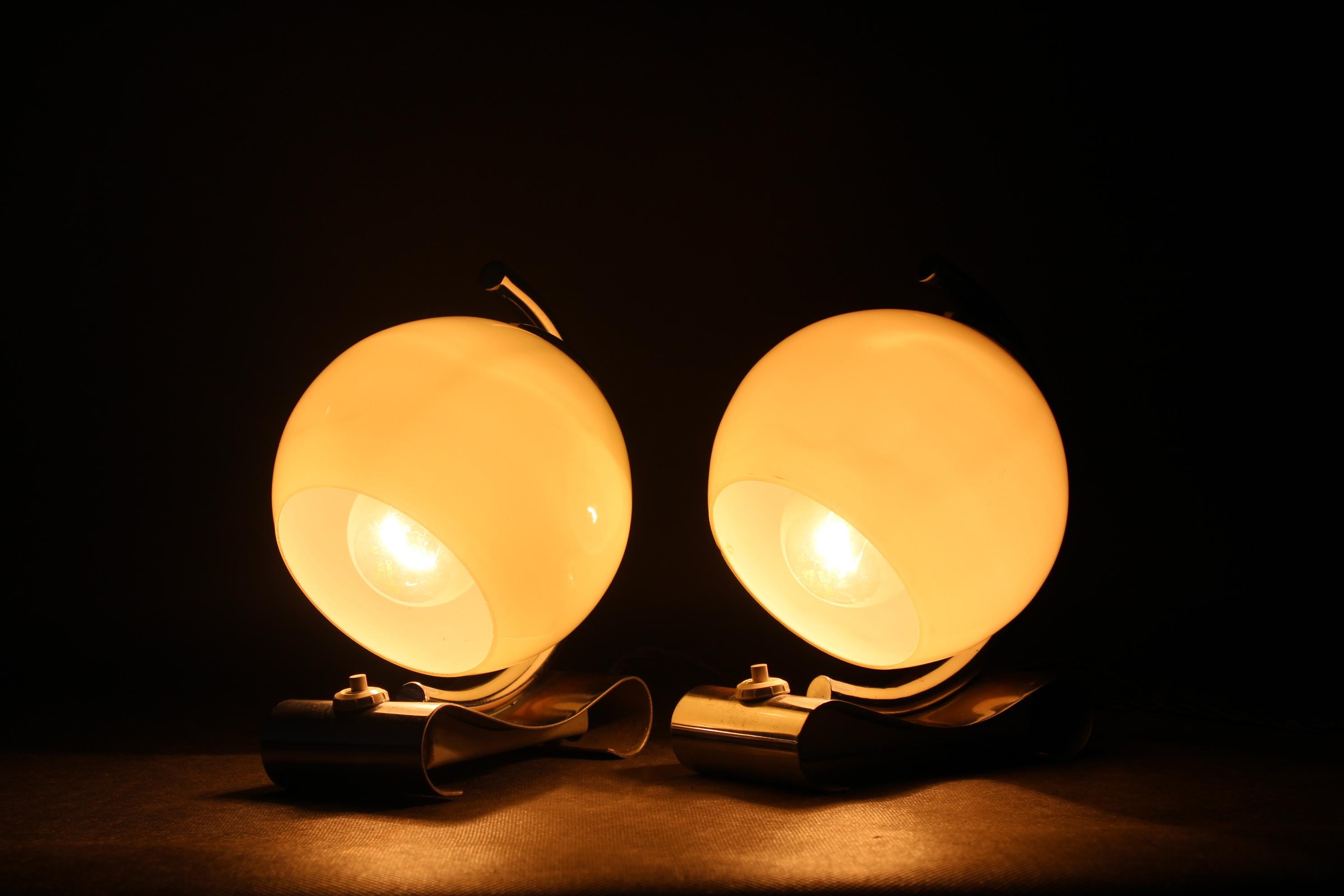 1930s Pair of Art Deco Chrome Plated Table Lamps, Czechoslovakia For Sale 2