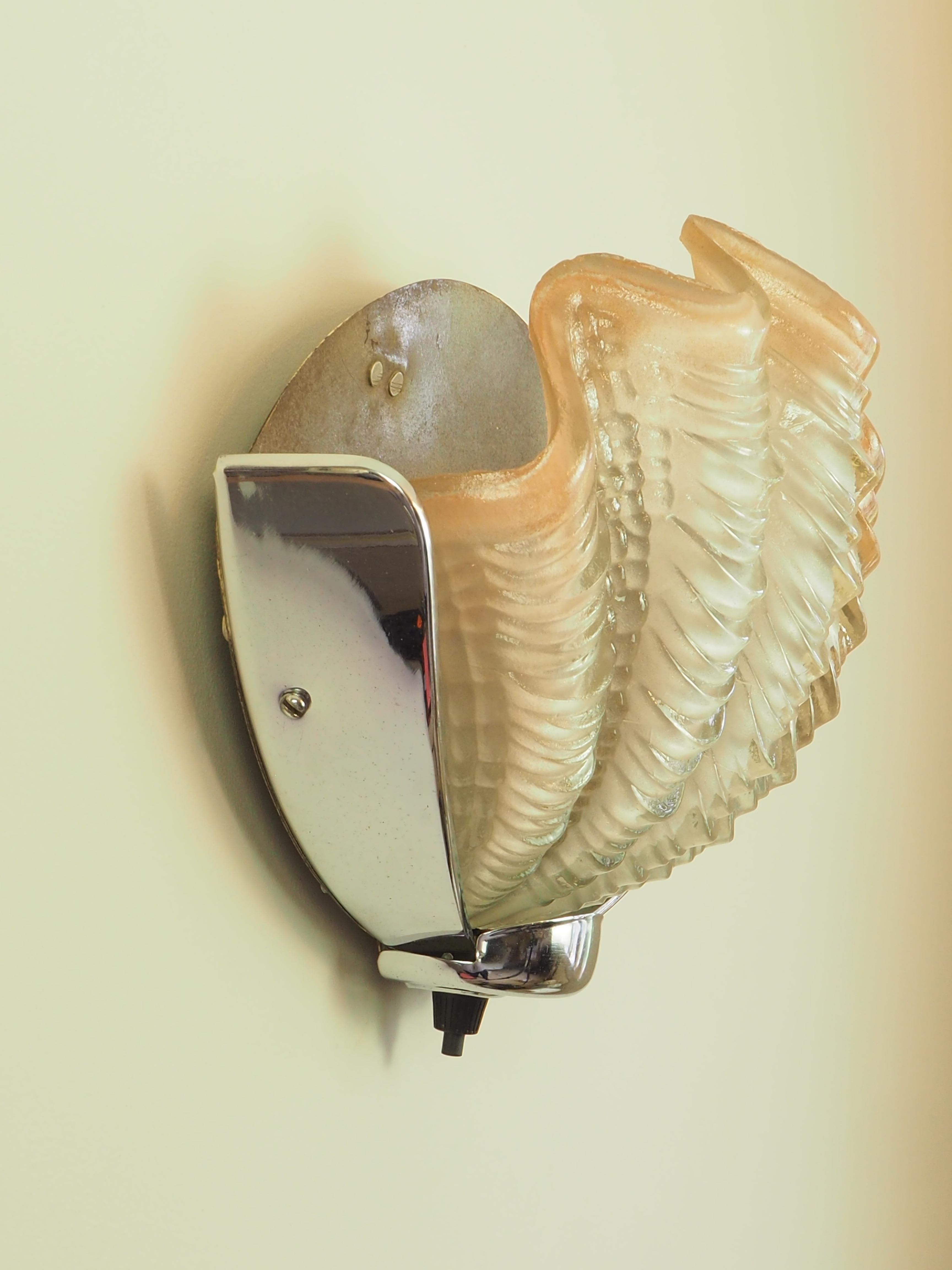 1930s Pair of Art Deco Clamshell Wall Lights In Good Condition In Lincoln, GB