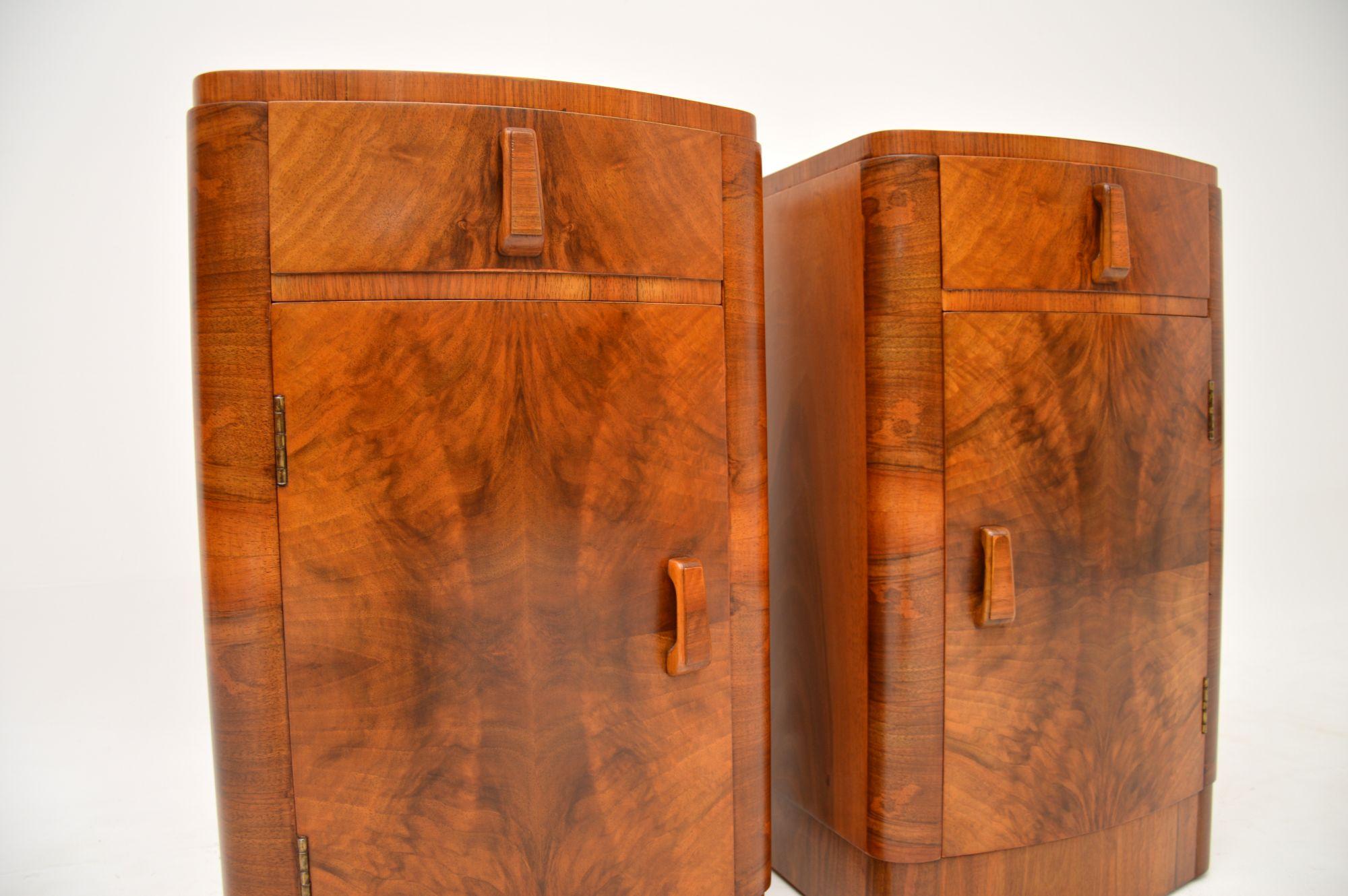 1930's Pair of Art Deco Figured Walnut Bedside Cabinets In Good Condition In London, GB