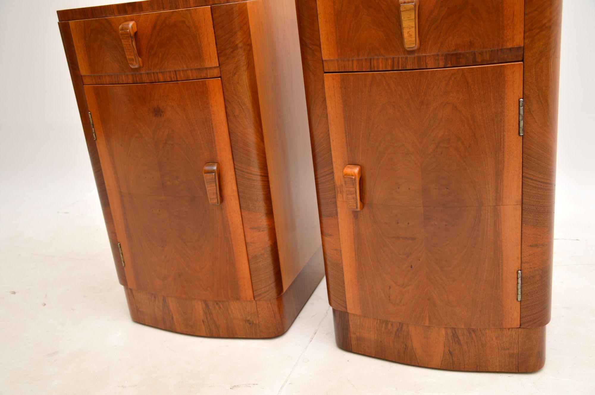 1930s Pair of Art Deco Figured Walnut Bedside Cabinets 4