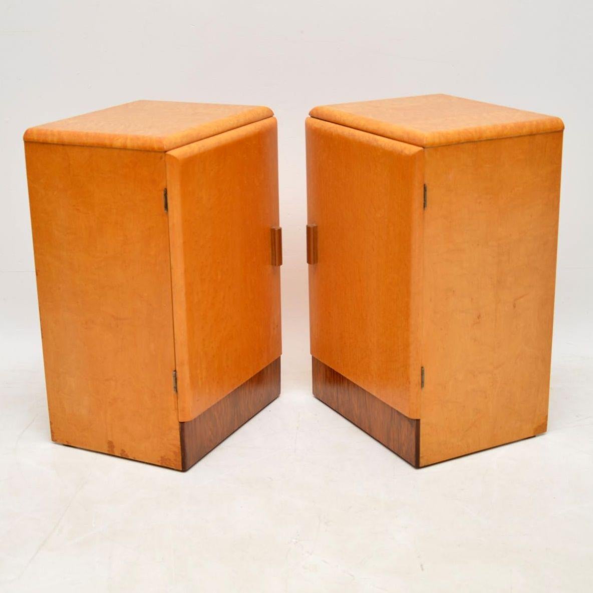 1930s Pair of Art Deco Maple and Walnut Bedside Cabinets 1