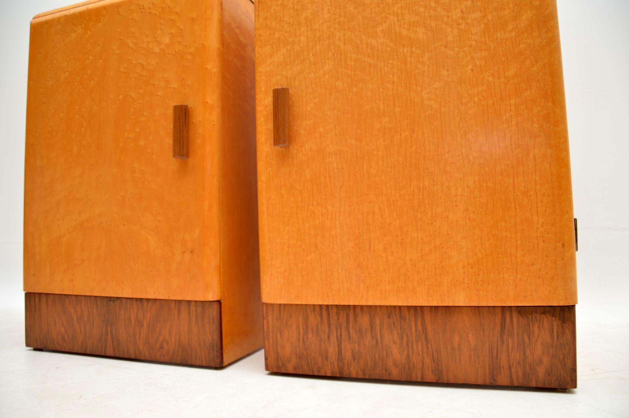 Mid-20th Century 1930s Pair of Art Deco Maple and Walnut Bedside Cabinets