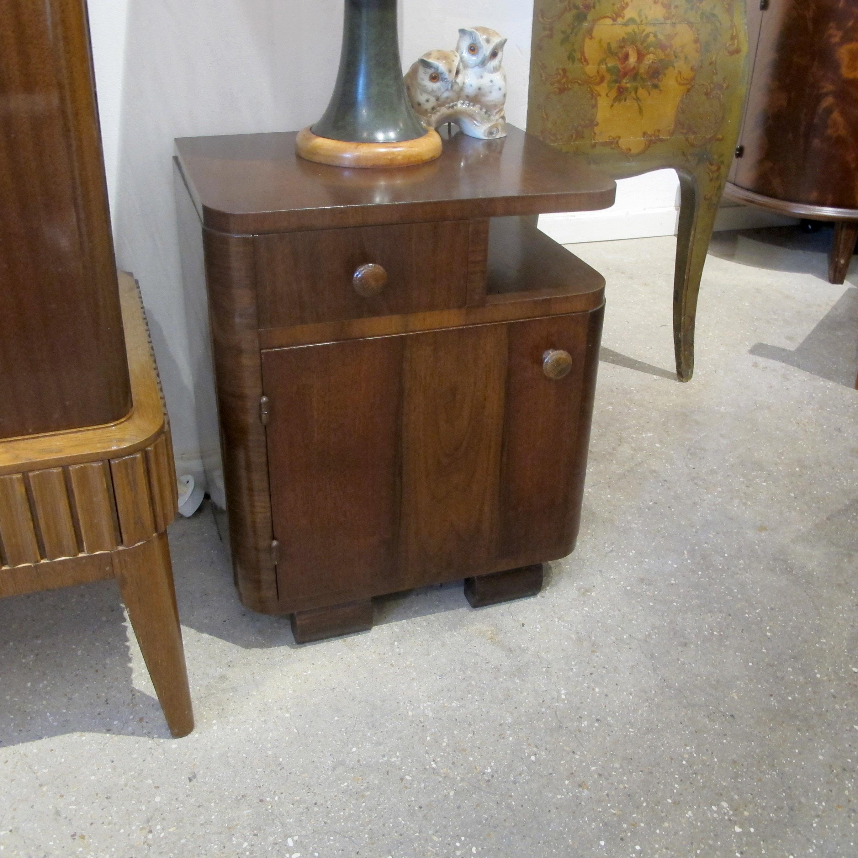 1930s Pair of Art Deco Walnut Veneers Bedside Table/Nightstands,  French 9