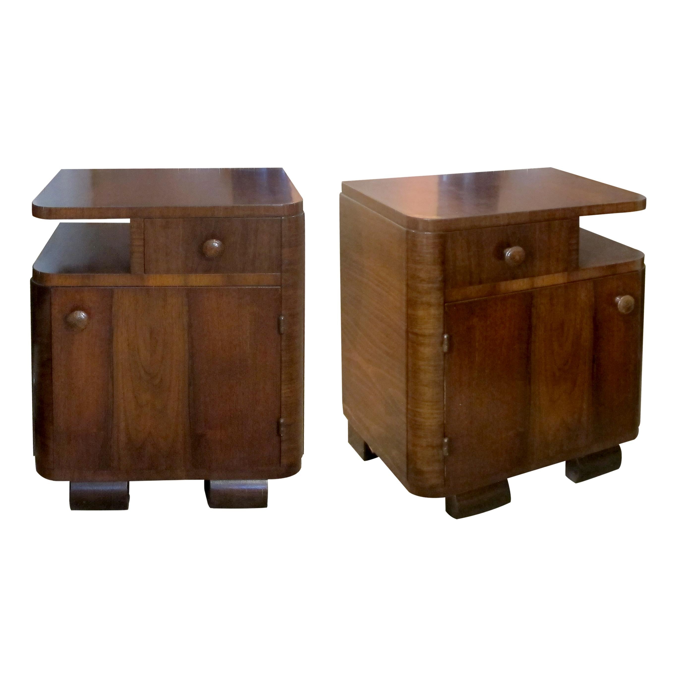 1930s Pair of Art Deco Walnut Veneers Bedside Table/Nightstands,  French In Good Condition In London, GB