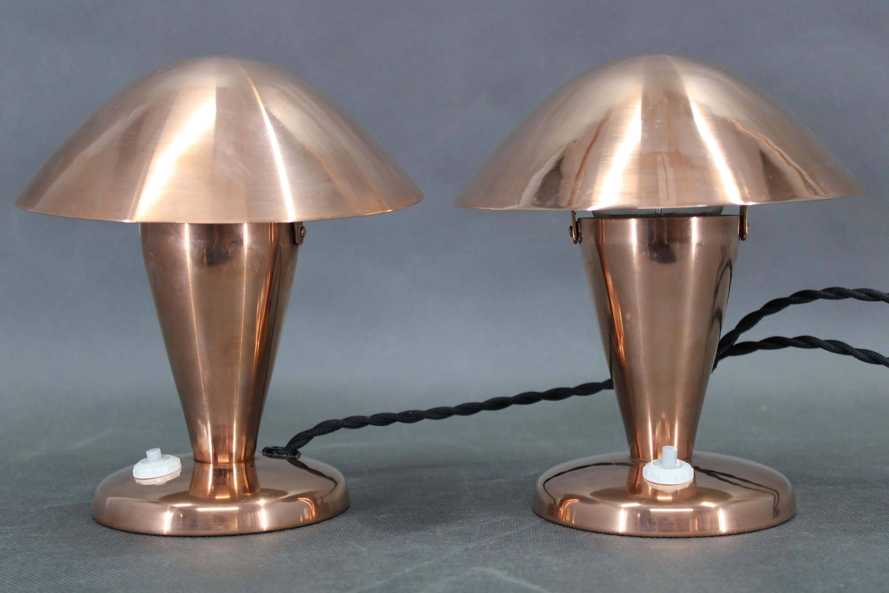 1930s Pair of Bauhaus Mushroom Table Lamps in Copper Finish, Czechoslovakia In Good Condition In Praha, CZ