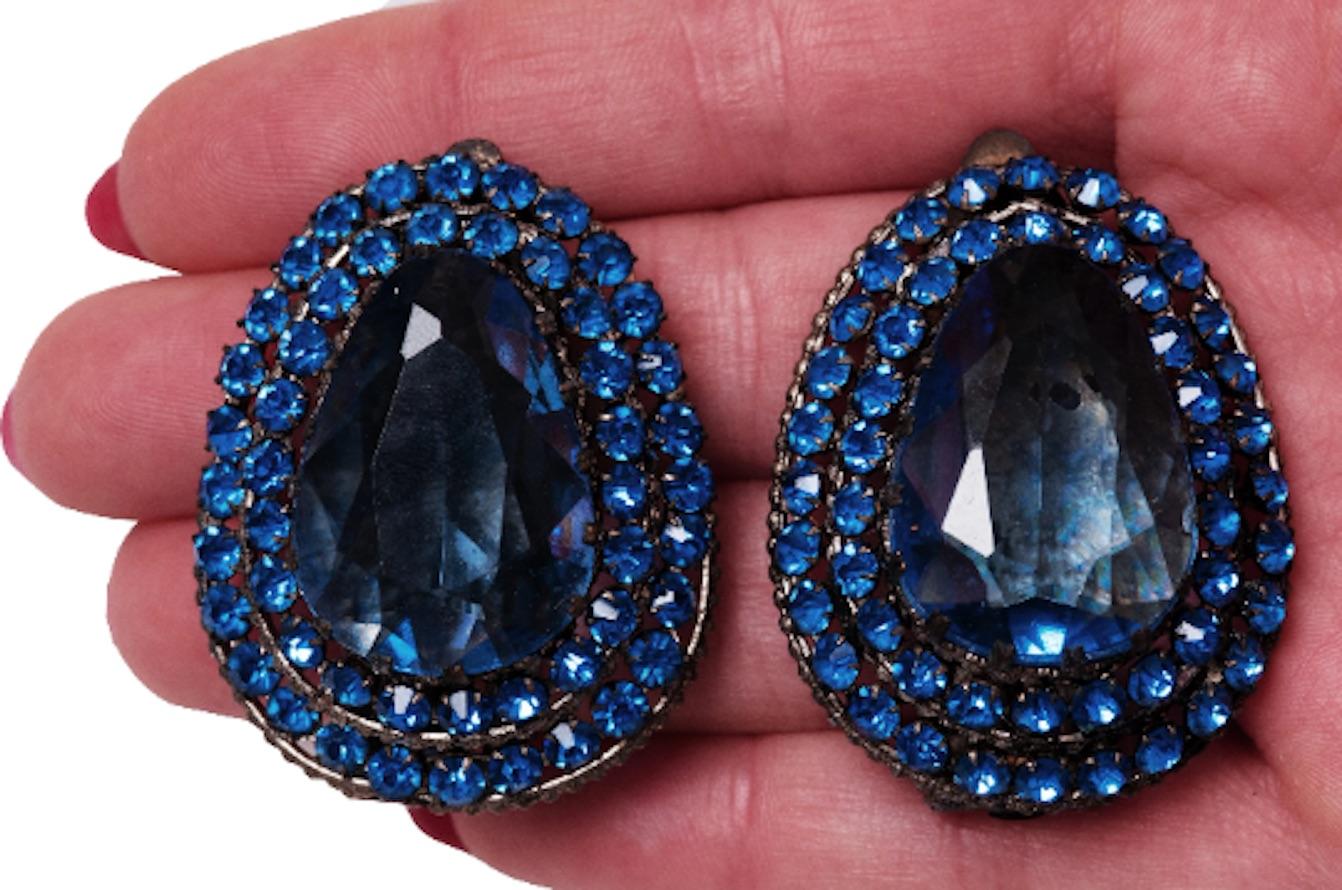 1930s Pair of Blue Czech Glass Dress Clips In Excellent Condition In London, GB