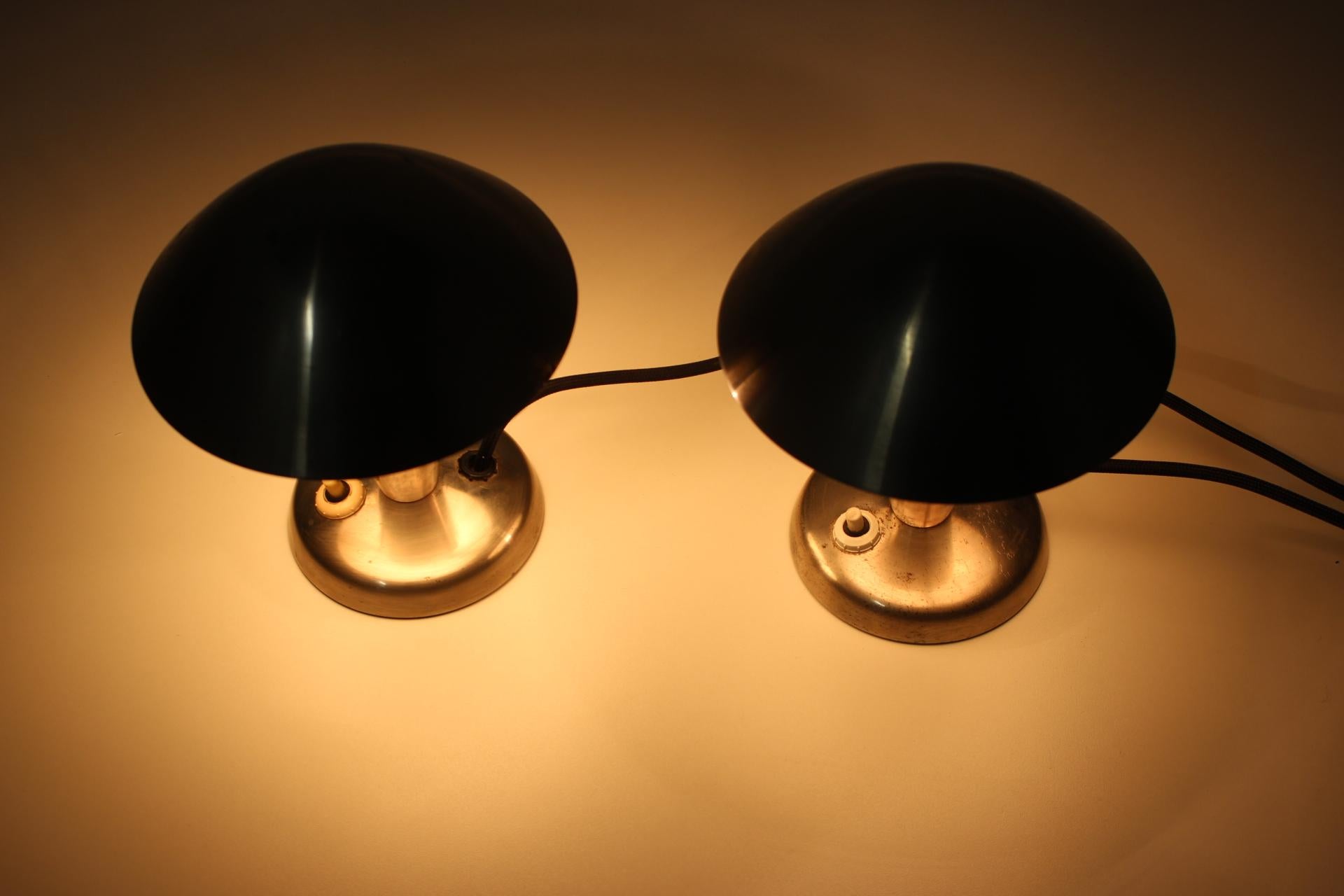 Paire de lampes Bauhaus en métal chromé des années 1930, Tchécoslovaquie Bon état - En vente à Praha, CZ