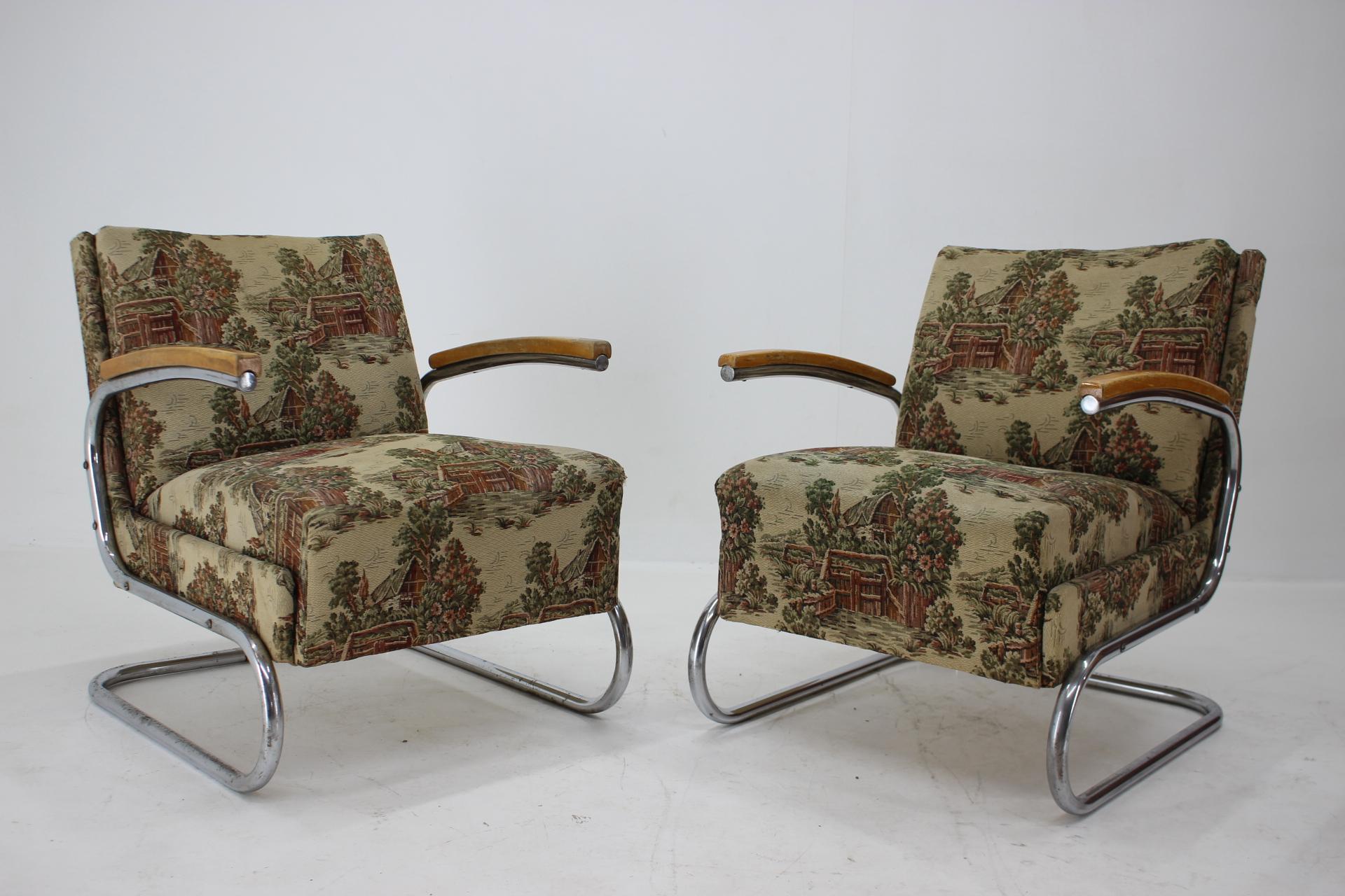 - Chrome parts with some signs of use 
- suitable for new upholstery 
- made in Czechoslovakia
- Height of seat 40 cm.