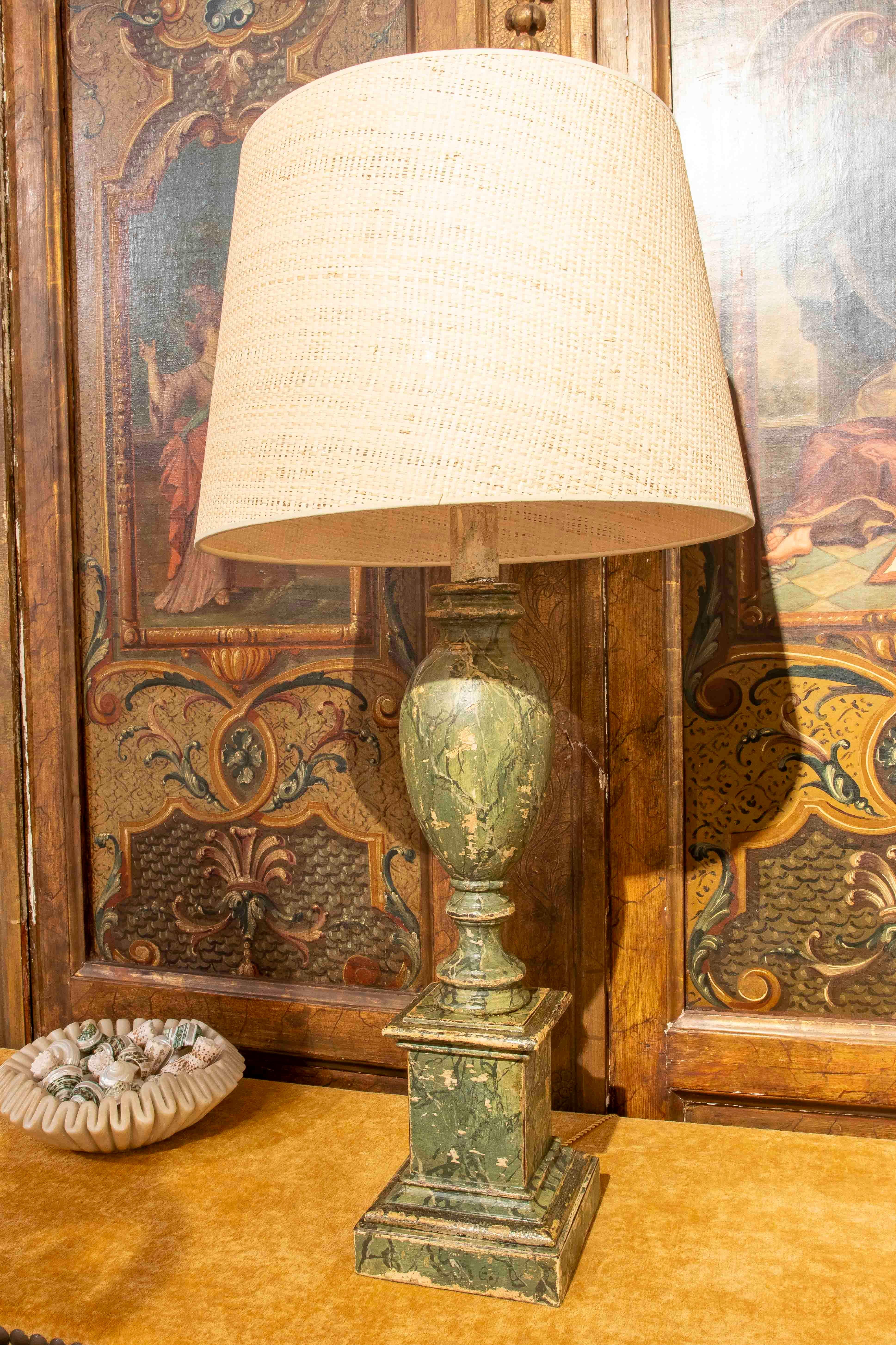 Peint à la main Paire de lampes de table en bois marbré à la main de style classique Greene & Greene des années 1930 en vente