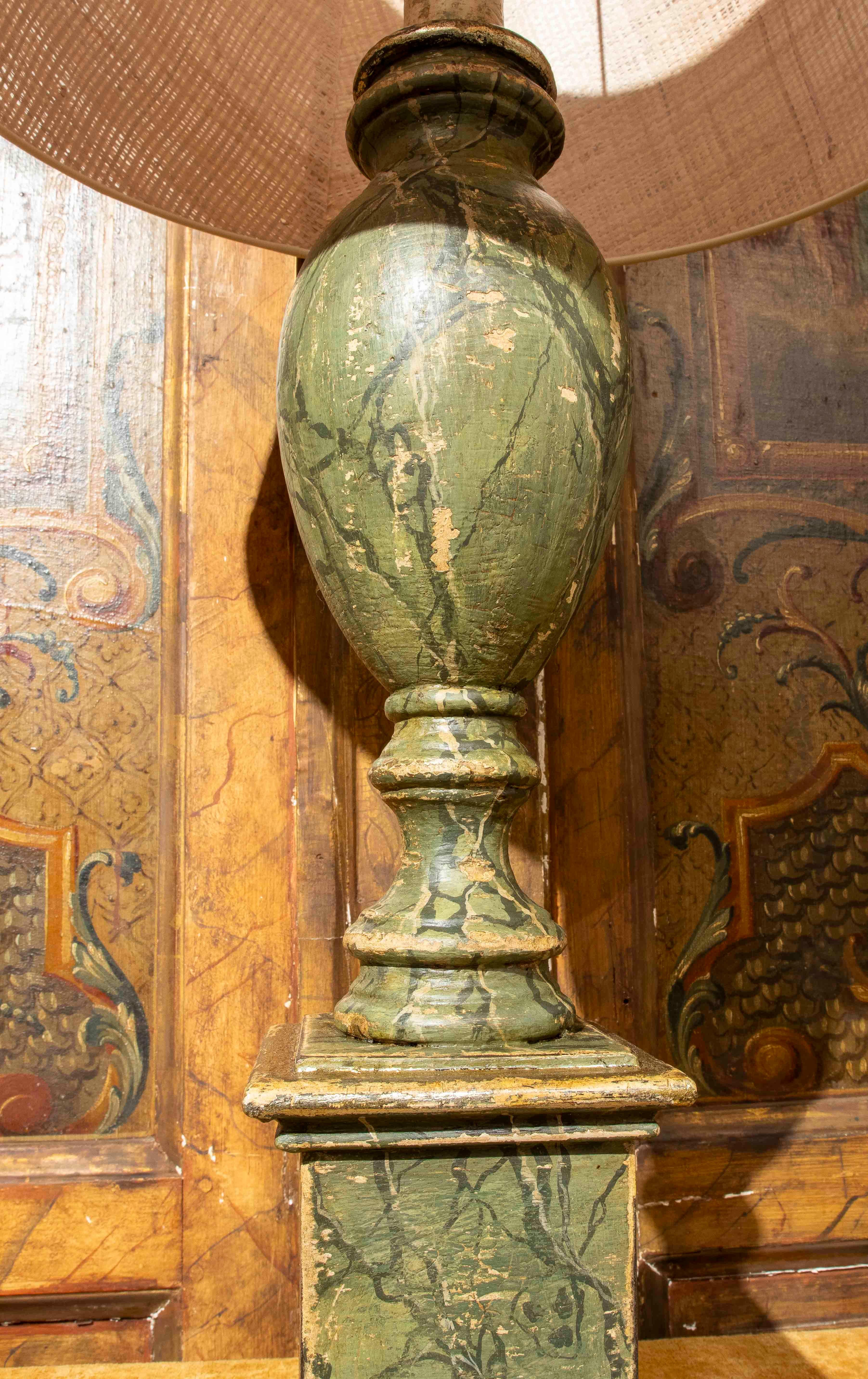 20ième siècle Paire de lampes de table en bois marbré à la main de style classique Greene & Greene des années 1930 en vente