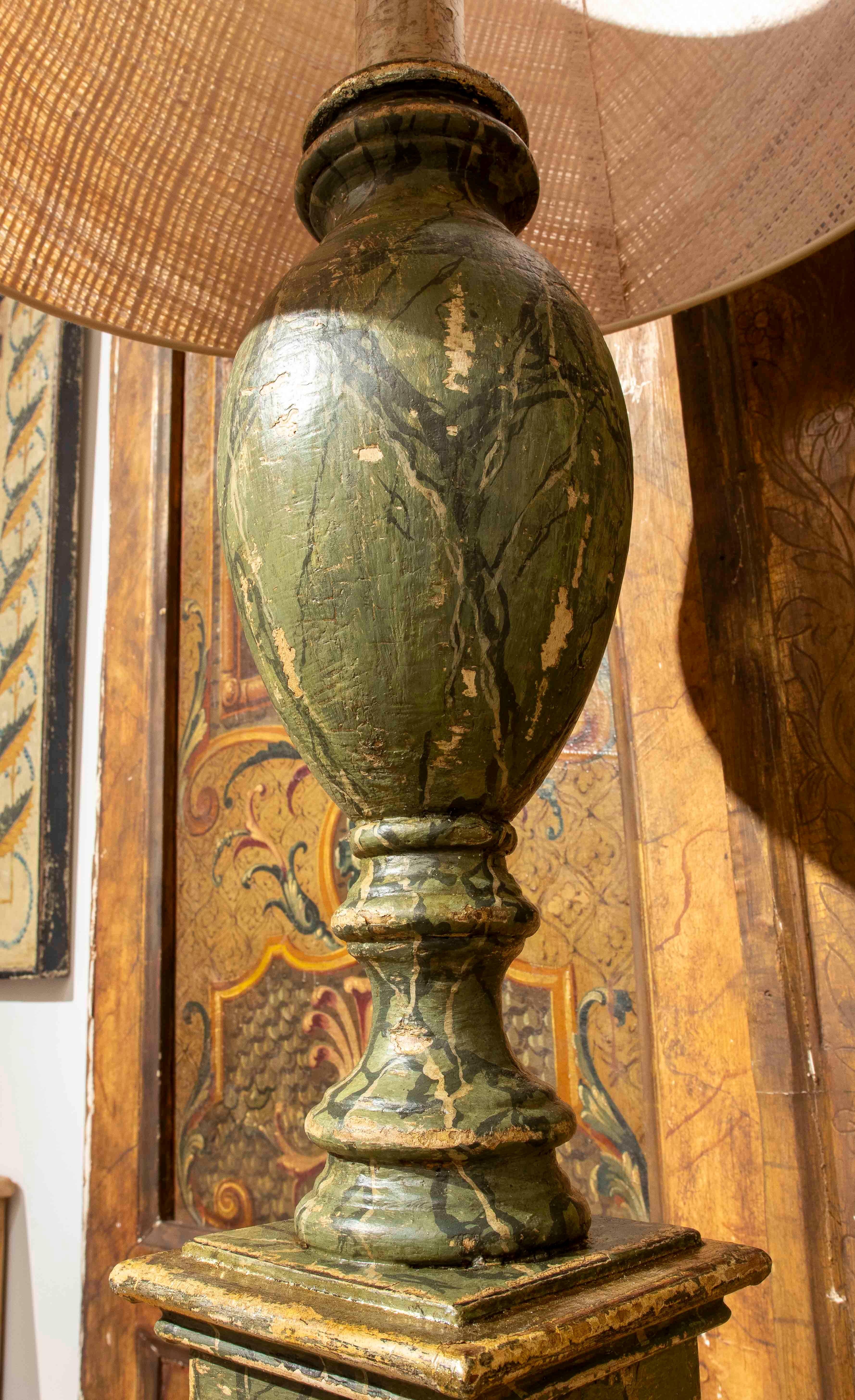 Bois Paire de lampes de table en bois marbré à la main de style classique Greene & Greene des années 1930 en vente