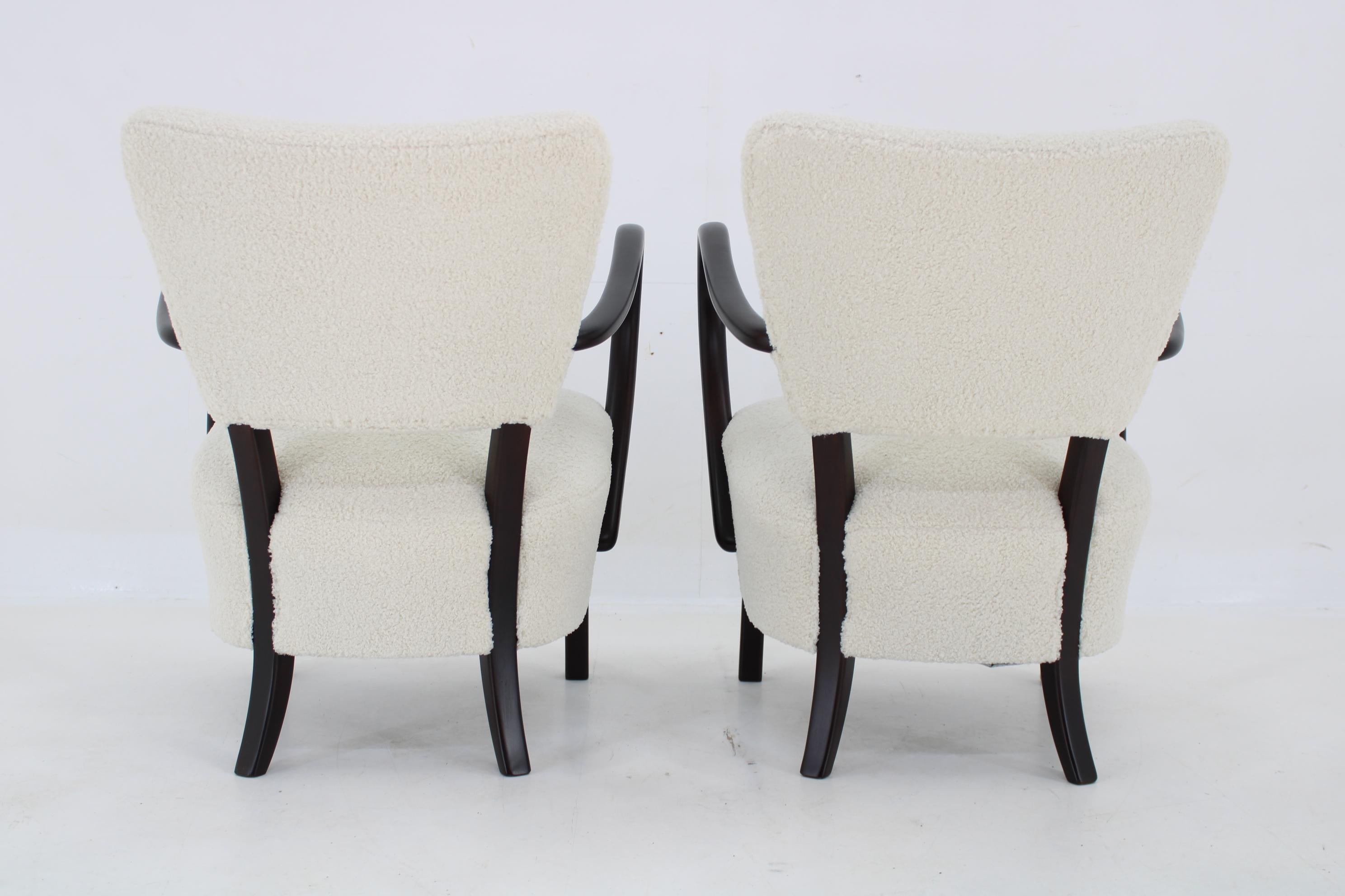 1930s Pair of Jindrich Halabala Art Deco H-237 Armchairs in Bouclé, Restored  For Sale 4